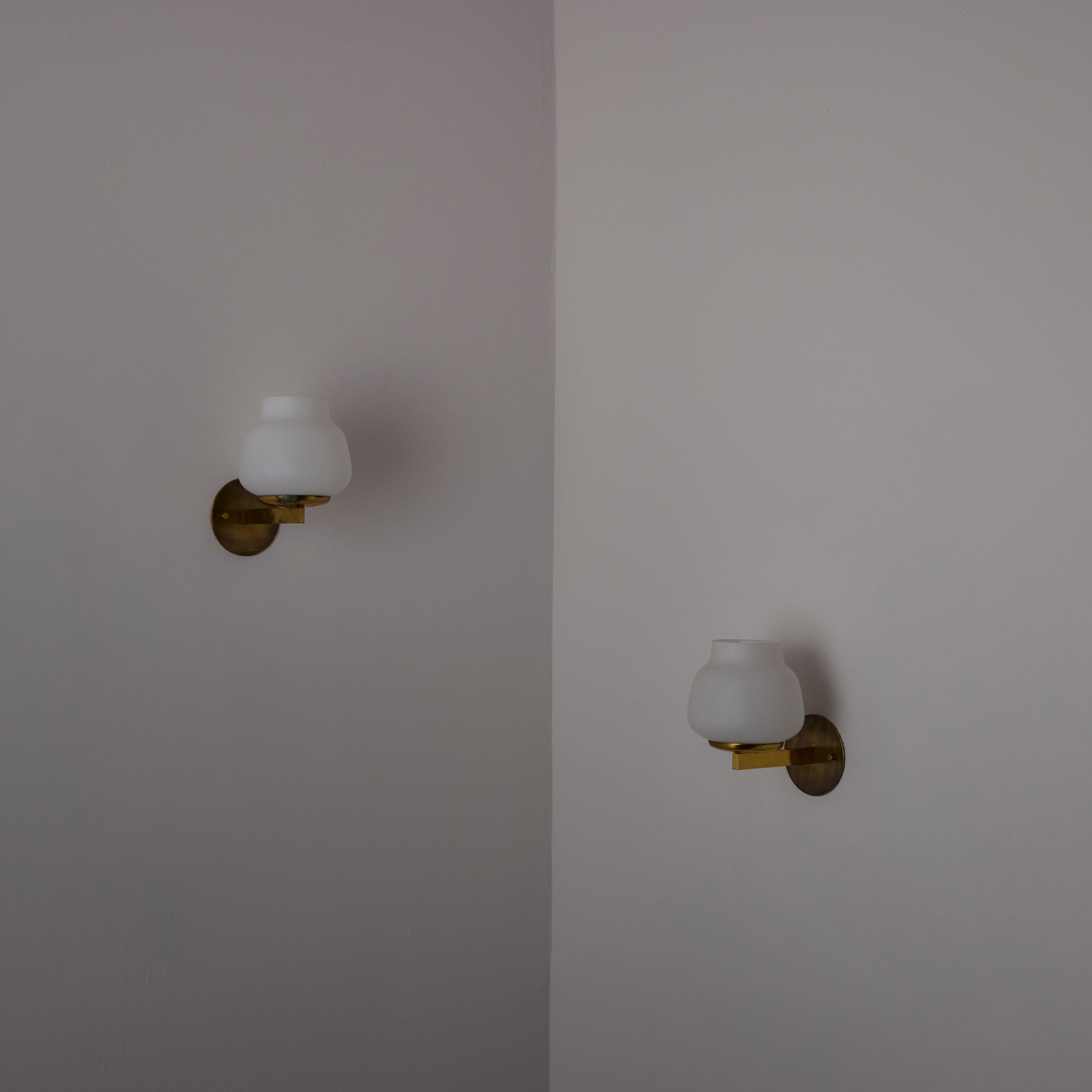 Pair of model 2078 Sconces by Pierre Disderot Moderno de mediados de siglo en venta