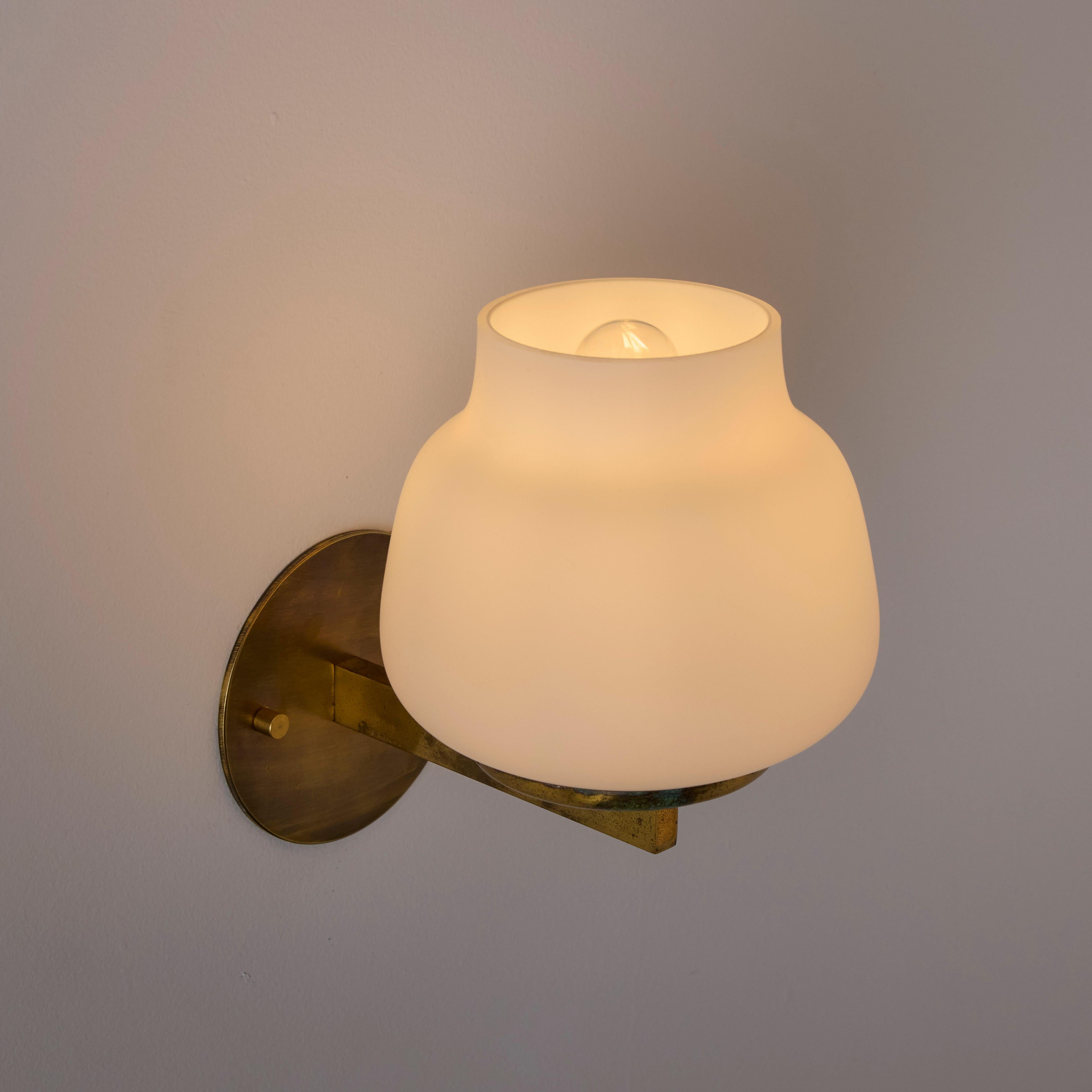 Pair of model 2078 Sconces by Pierre Disderot Latón en venta