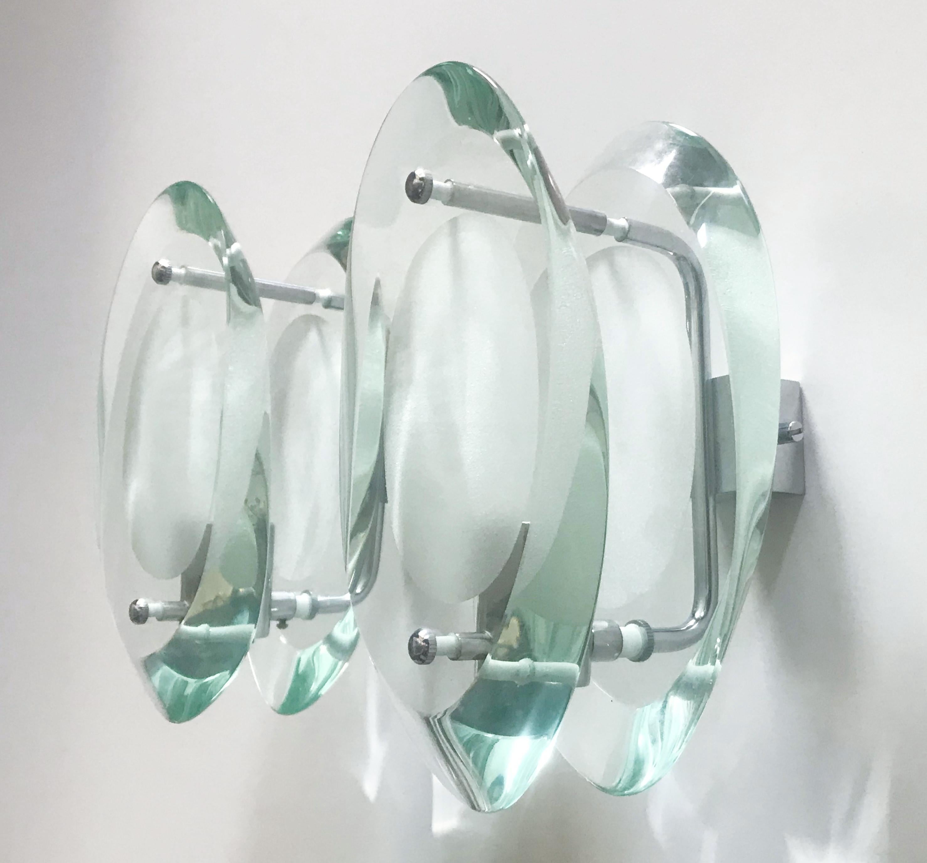 Beveled Pair of Model 2093 Sconces by Max Ingrand for Fontana Arte
