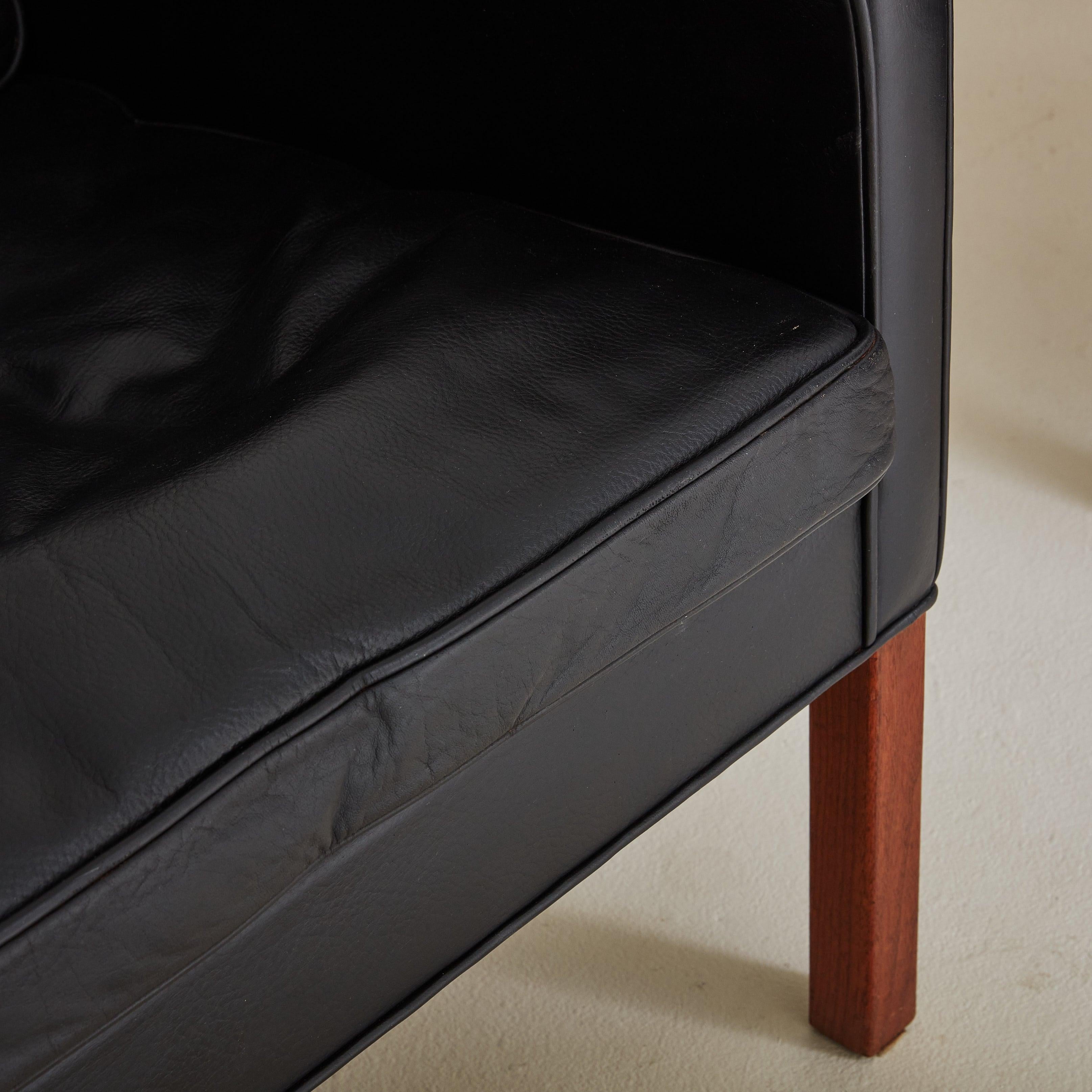 Pair of 'Model #2207' Black Leather Lounge Chairs Attributed to Børge Mogensen 5