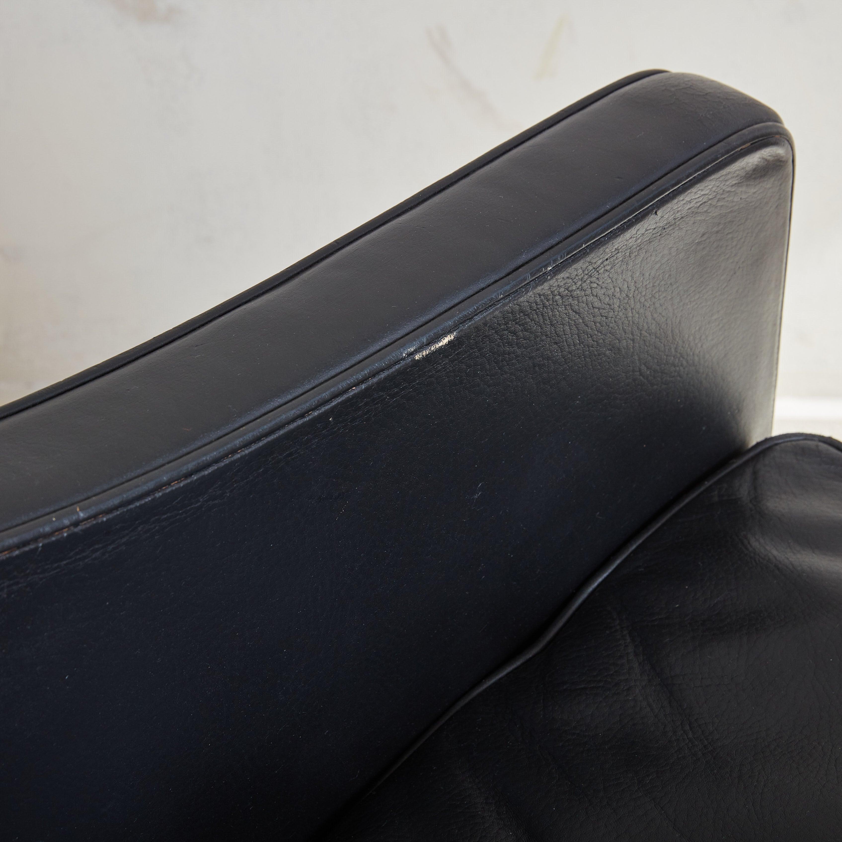 Pair of 'Model #2207' Black Leather Lounge Chairs Attributed to Børge Mogensen 2