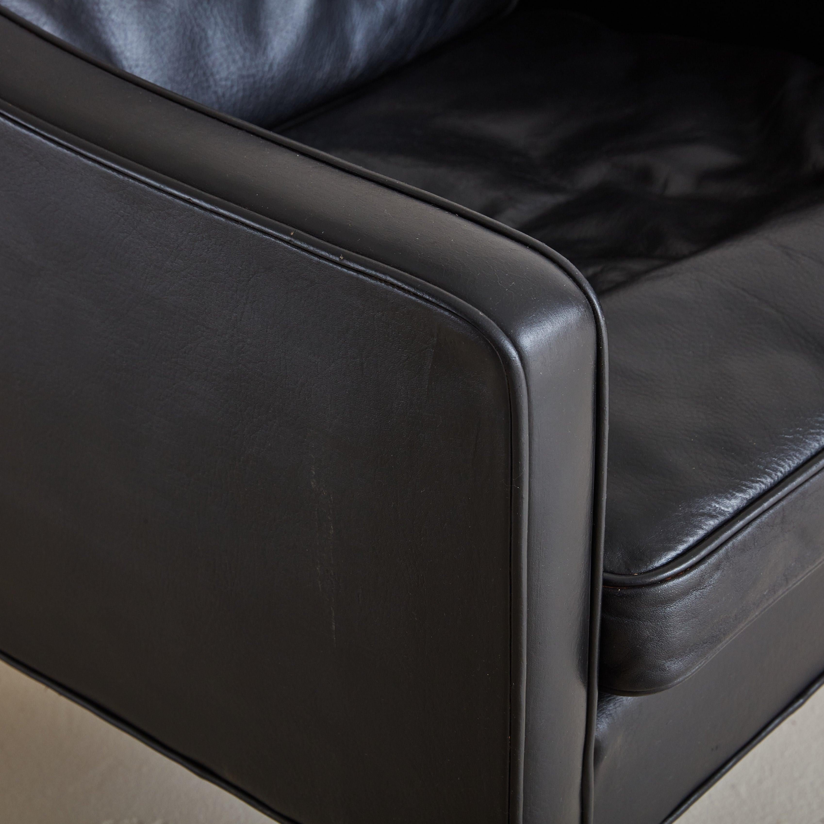 Pair of 'Model #2207' Black Leather Lounge Chairs Attributed to Børge Mogensen 3
