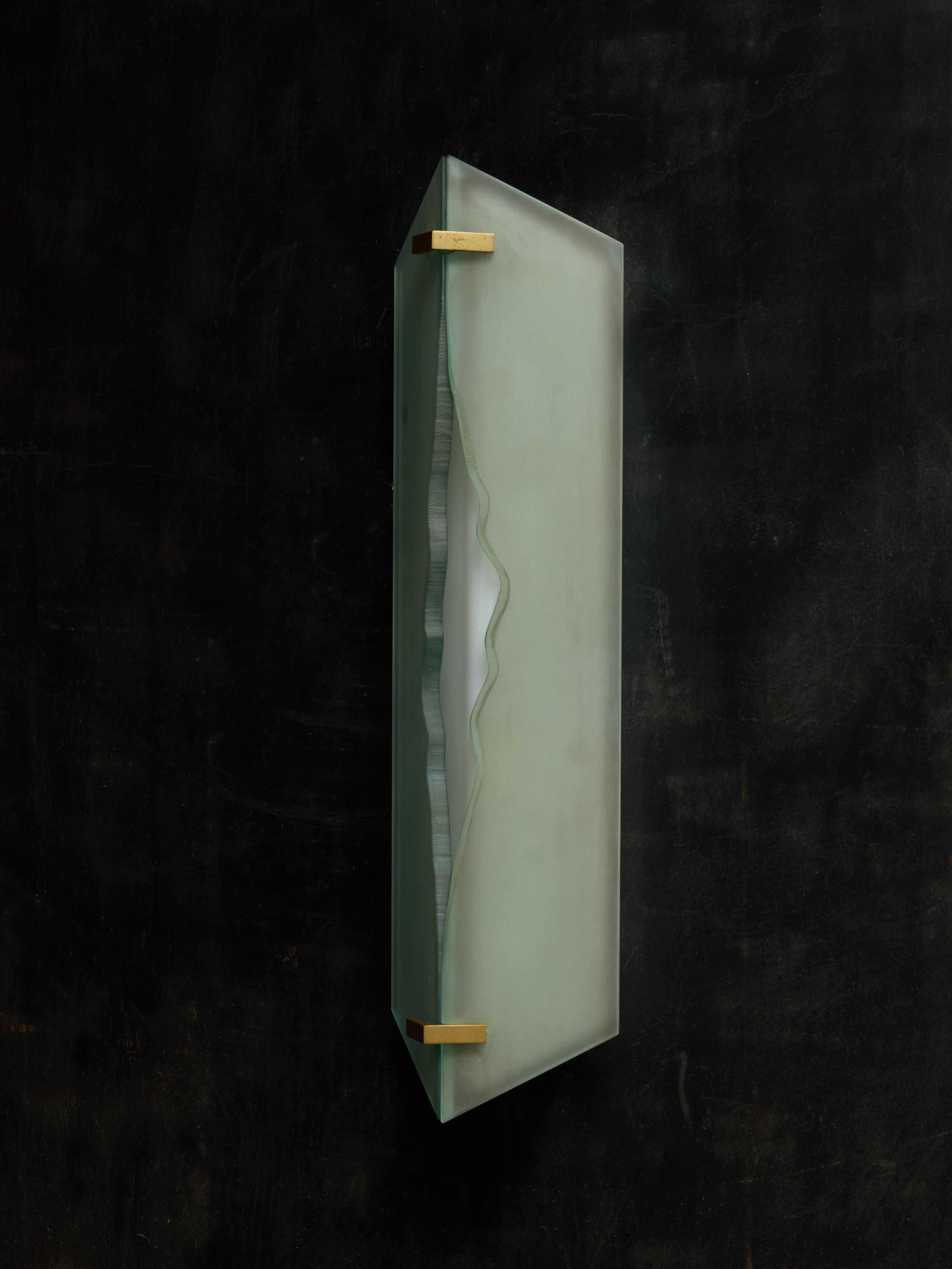 Mid-Century Modern Paire d'appliques murales modèle 2443 de Max Ingrand pour Fontana Arte en vente