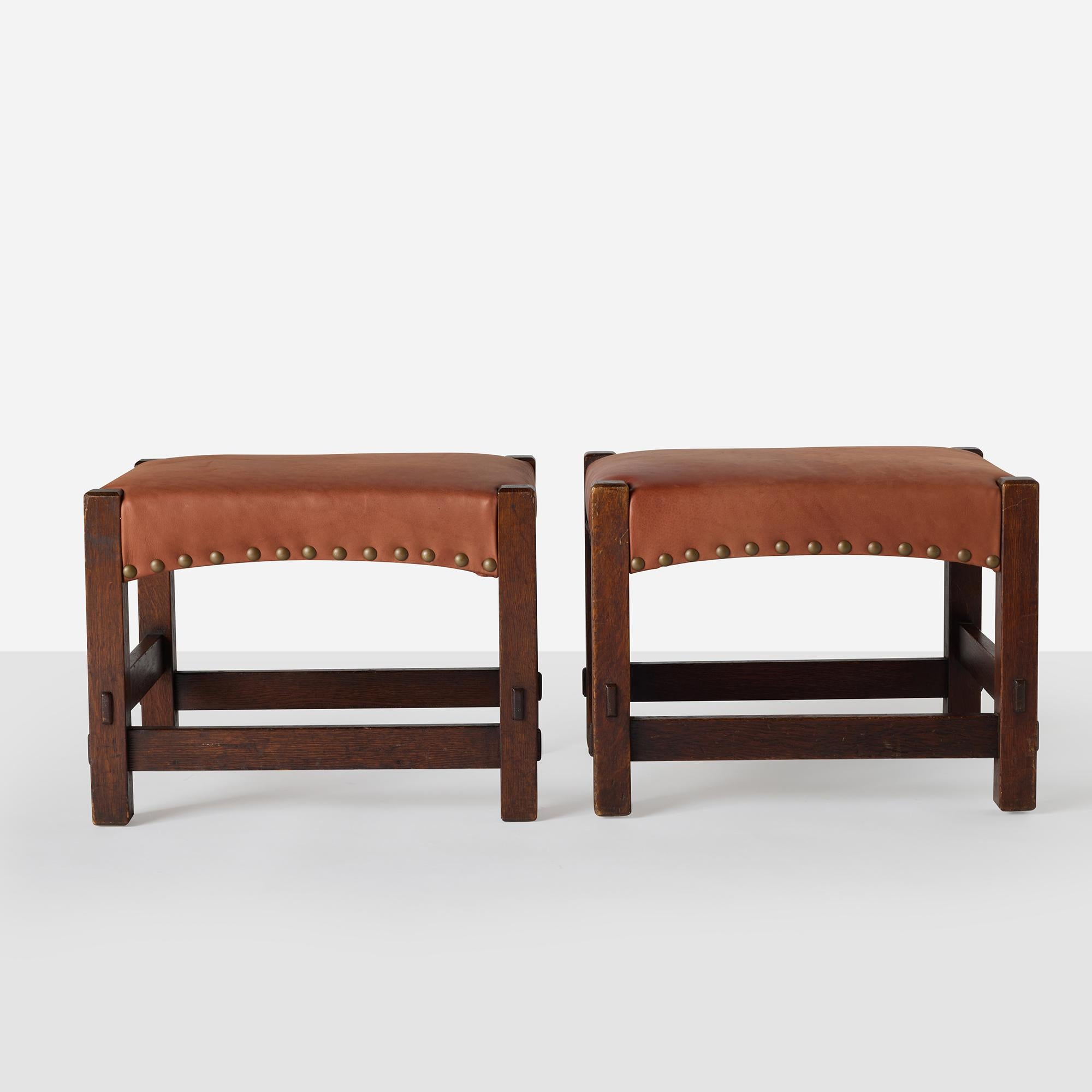 Pareja de Reposapiés Modelo 300 de Gustav Stickley Moderno en venta