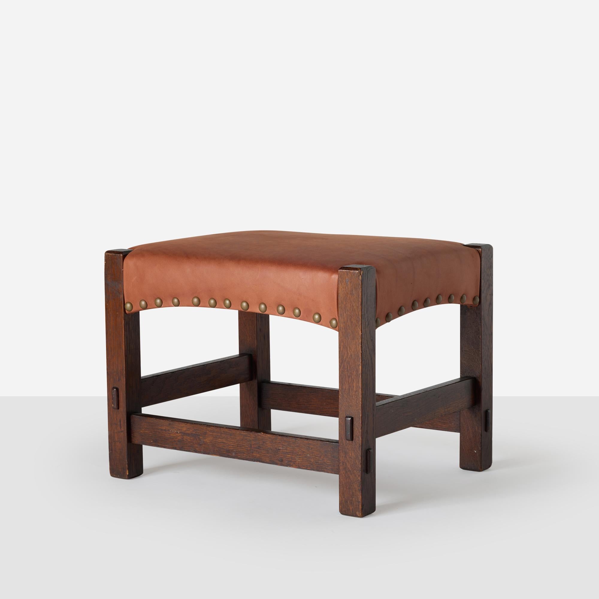 Pareja de Reposapiés Modelo 300 de Gustav Stickley Estadounidense en venta