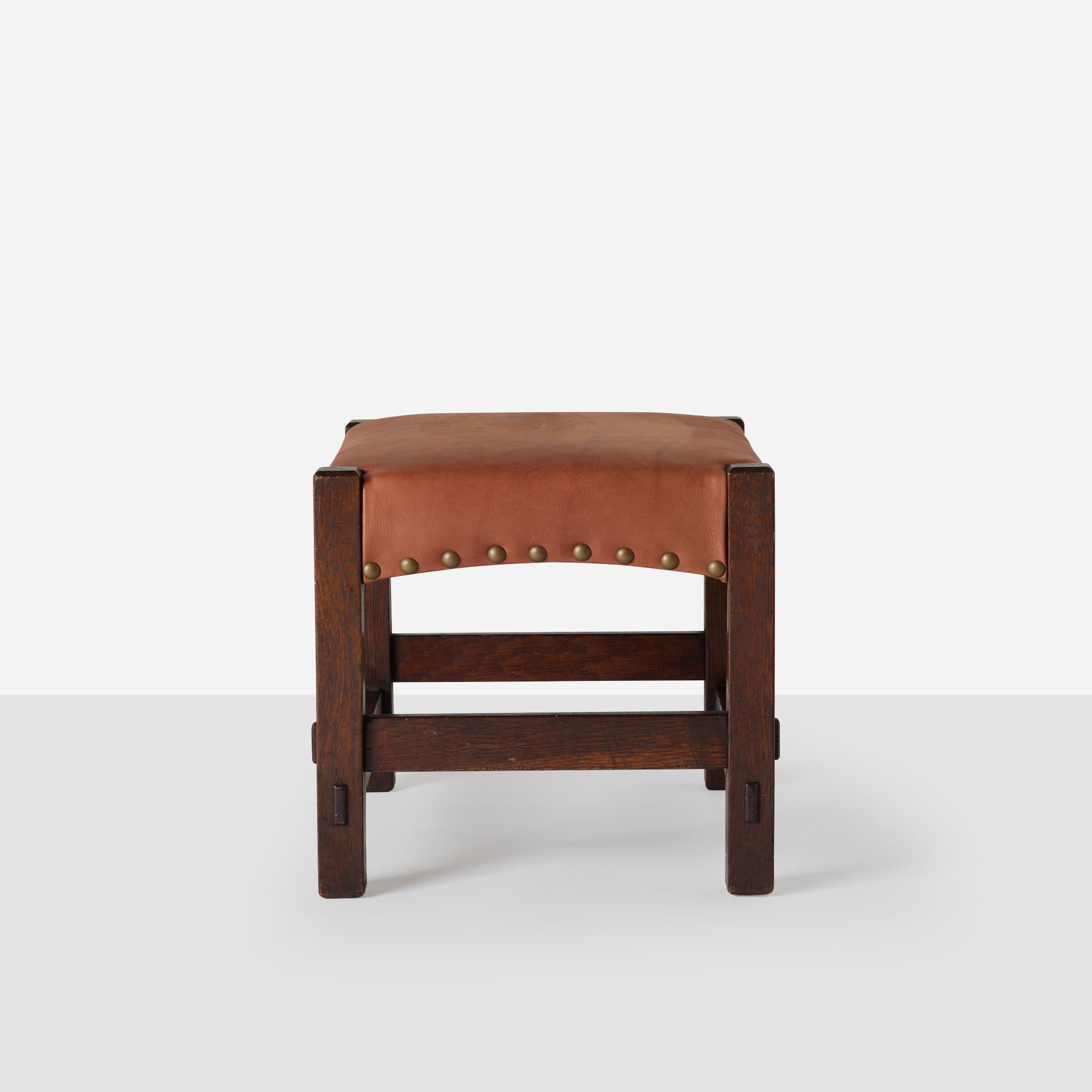 Pareja de Reposapiés Modelo 300 de Gustav Stickley en Bueno estado para la venta en San Francisco, CA
