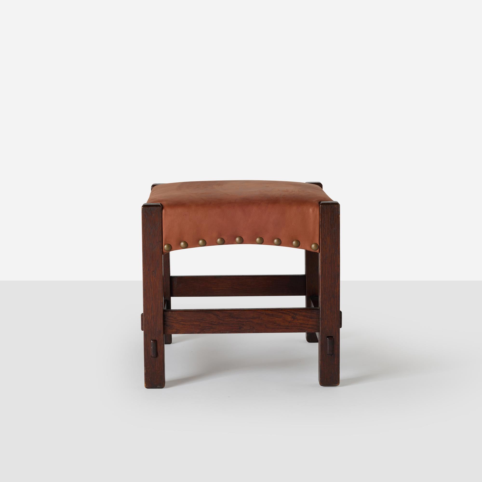 Pareja de Reposapiés Modelo 300 de Gustav Stickley principios del siglo XX en venta