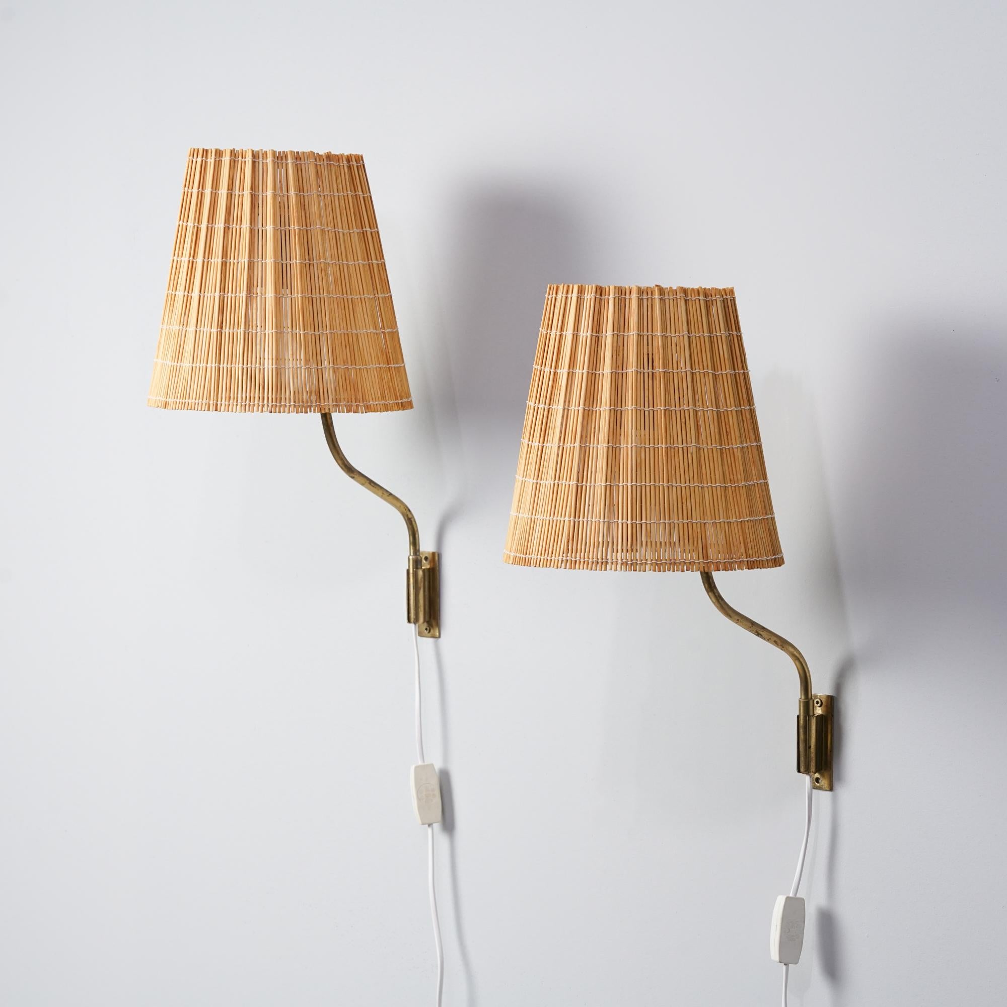 Pair of model 3053 wall lights, design Lisa Johansson-Pape, manufactured by Orno Oy, 1950s. Brass frame, wooden slat shades. Marked. Good vintage condition, minor patina consistent with age and use. The lights are sold as a set. 

Lisa