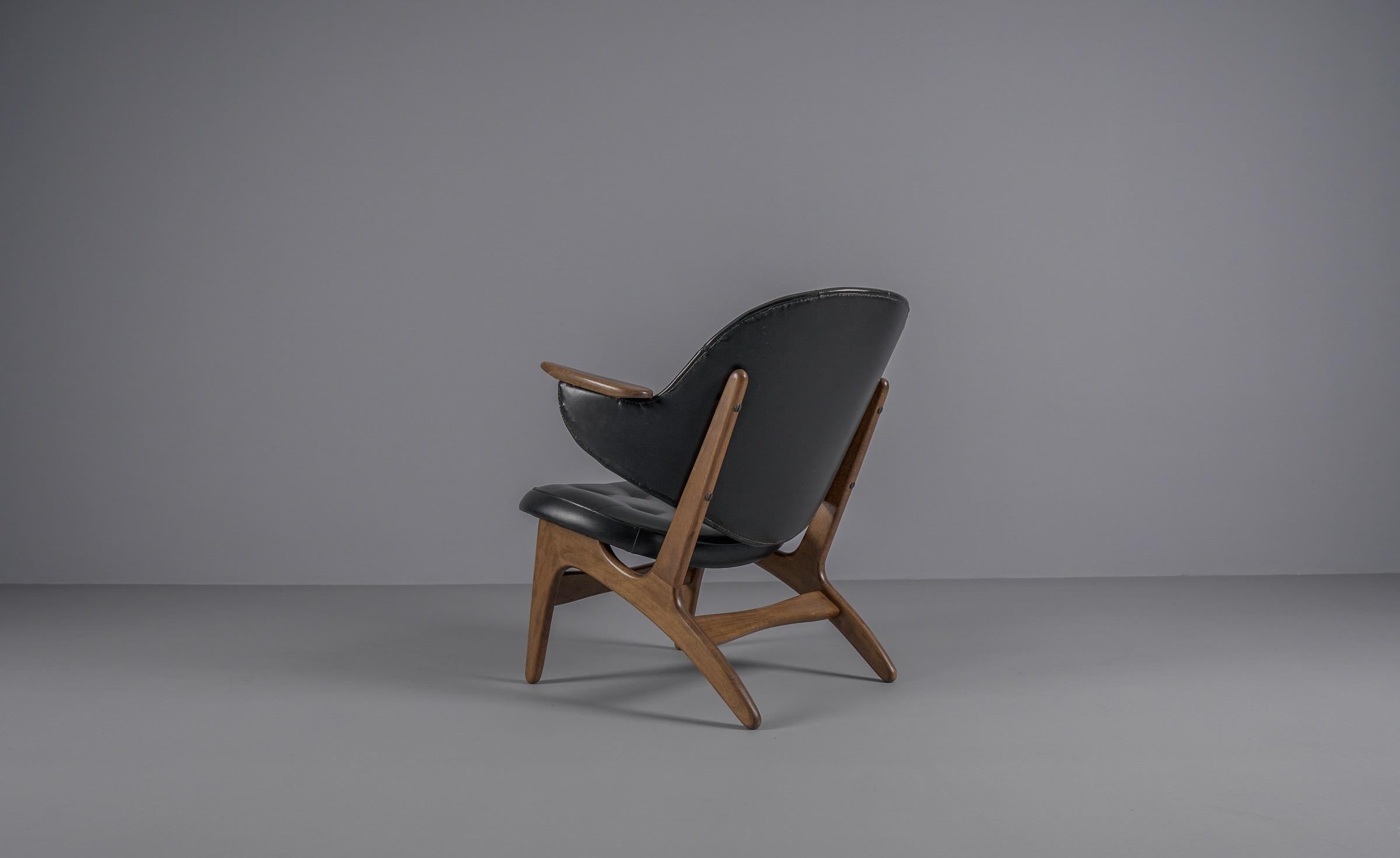 Materiale sintetico Coppia di poltrone Model 33 di Carl Edward Matthes, anni '50 in vendita