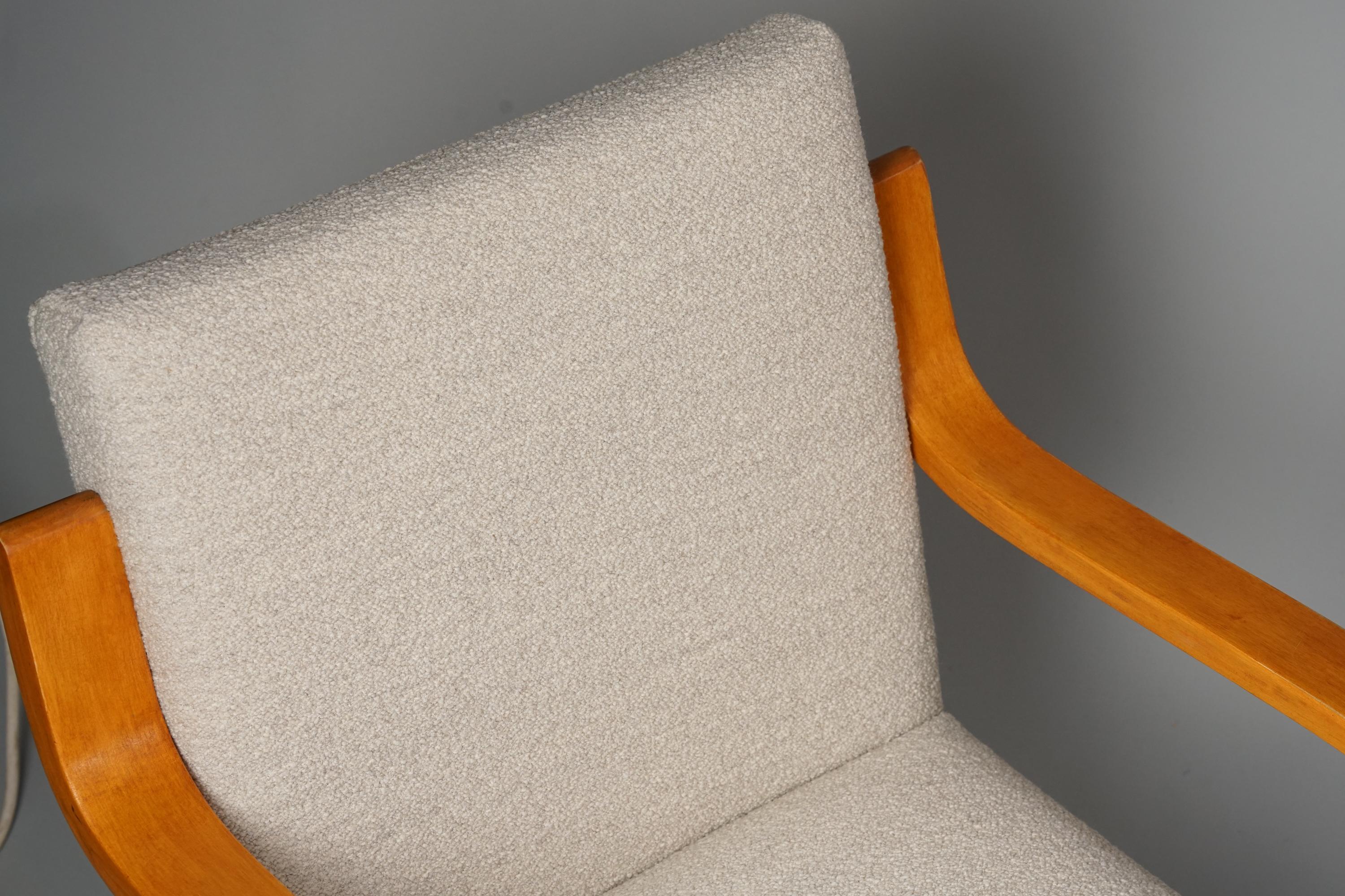 Pair of Model 402 Armchairs, Alvar Aalto, Artek, 1950/1960s In Good Condition In Helsinki, Uusimaa