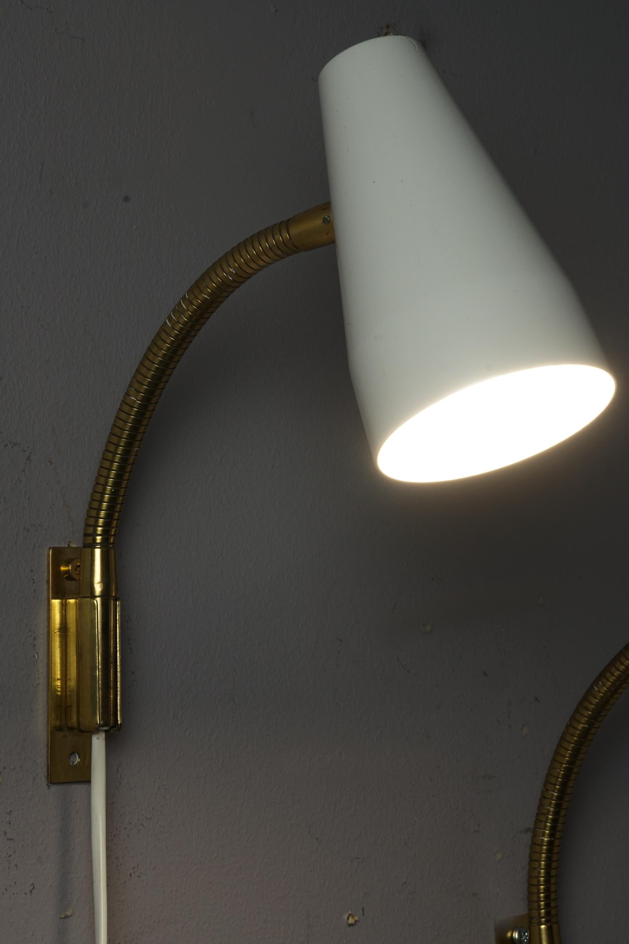 Pair of Model 50-056 Wall Lights, Lisa Johansson-Pape, Stockmann-Orno, 1960s In Good Condition For Sale In Helsinki, Uusimaa