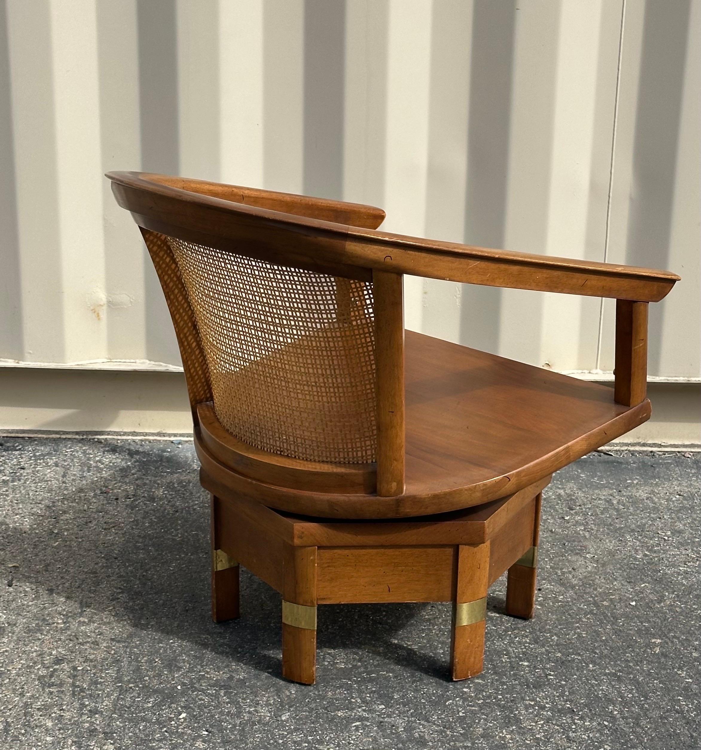 Coppia di sedie girevoli MCM modello 5105 in mogano e canna di Jim Peed per Hickory in vendita 6