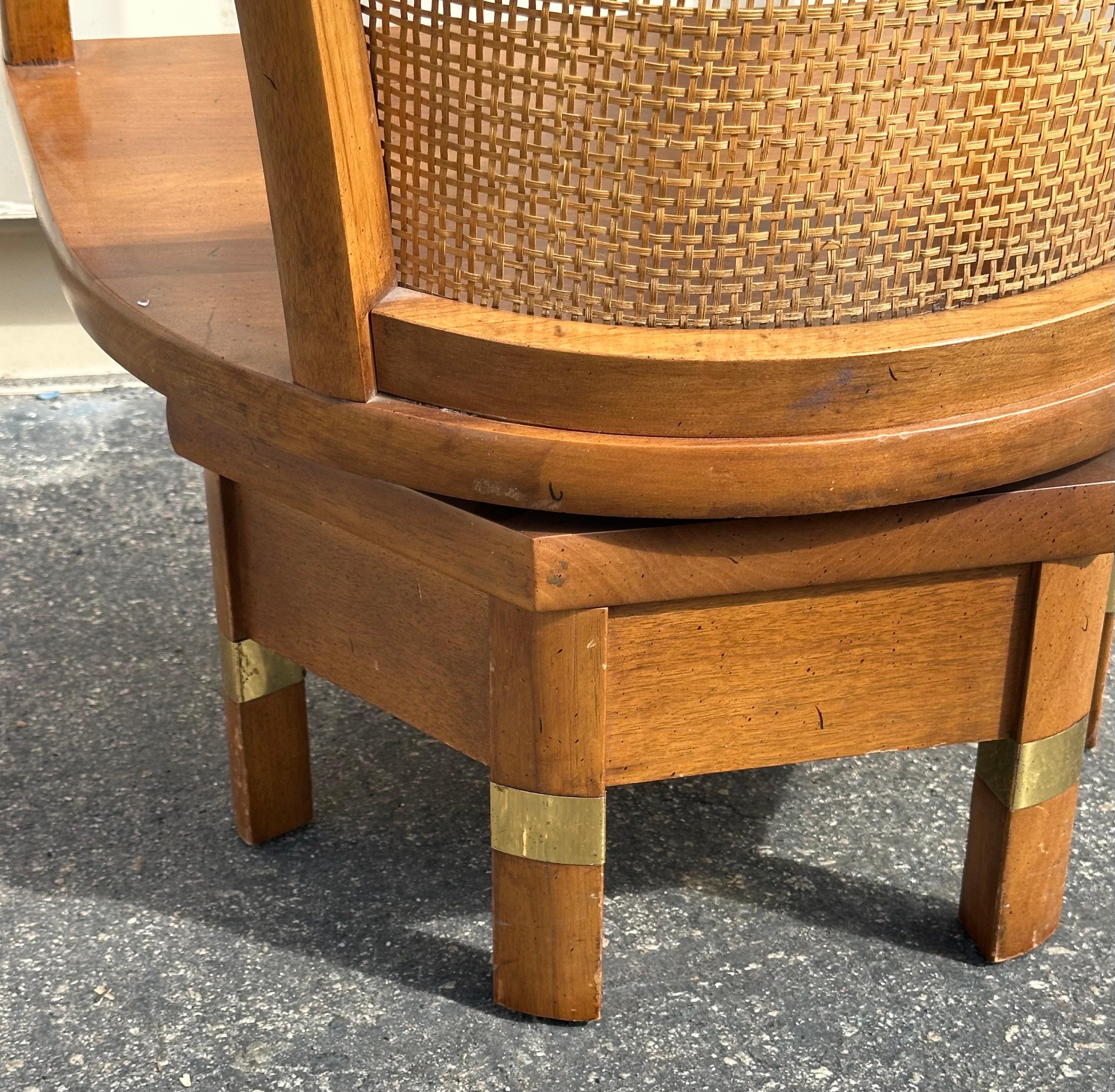Coppia di sedie girevoli MCM modello 5105 in mogano e canna di Jim Peed per Hickory in vendita 7