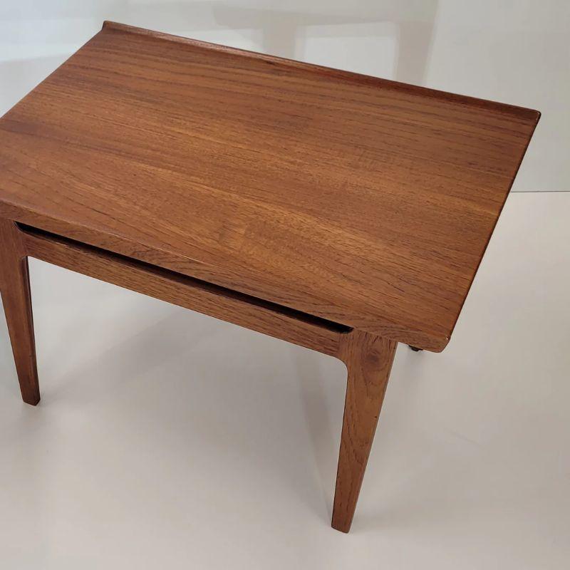 Pair of Model 535 Side Table in Teak by Finn Juhl In Good Condition For Sale In Warminster, GB
