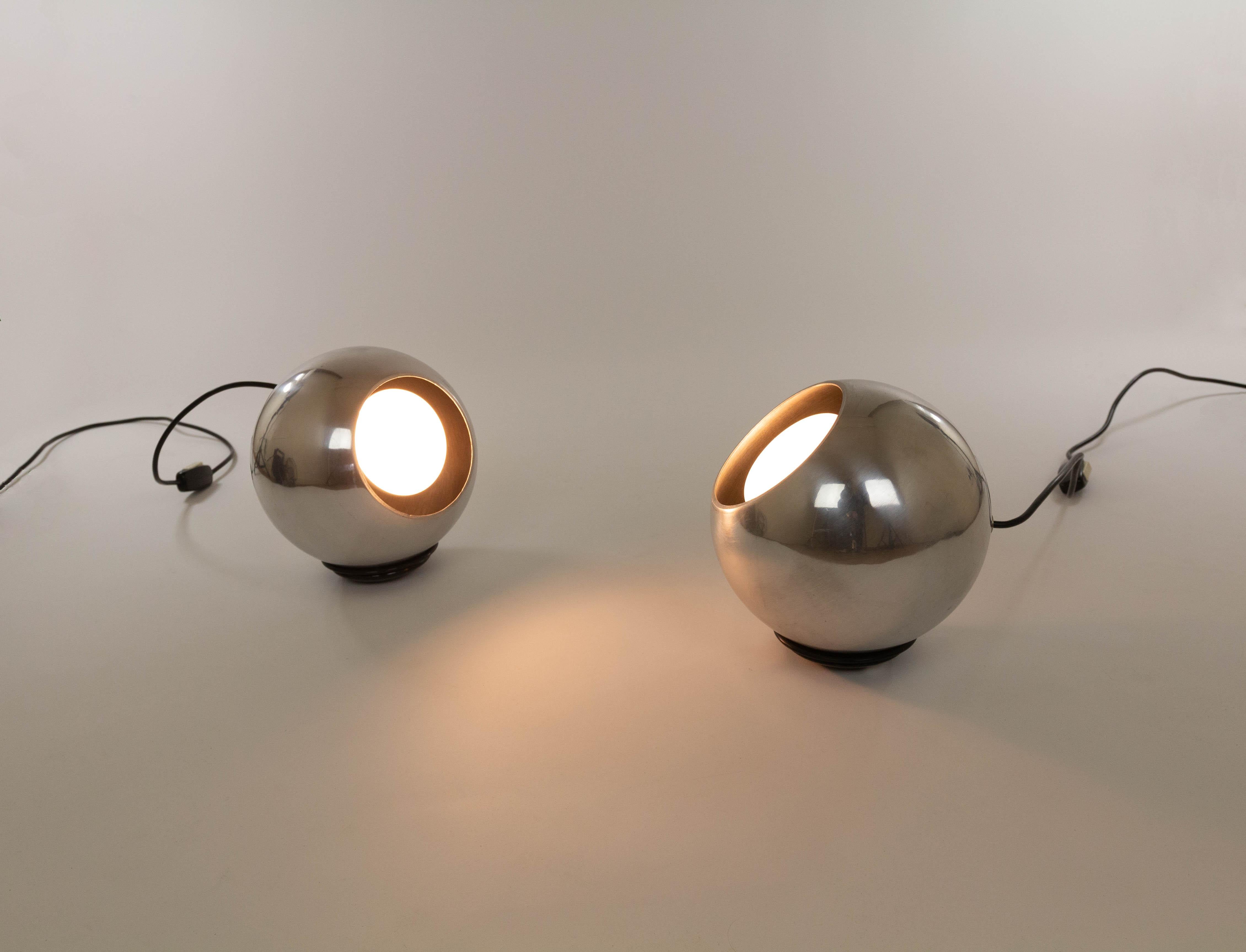 Mid-Century Modern Pair of Model 586 table lamps by Gino Sarfatti for Arteluce, 1960s For Sale