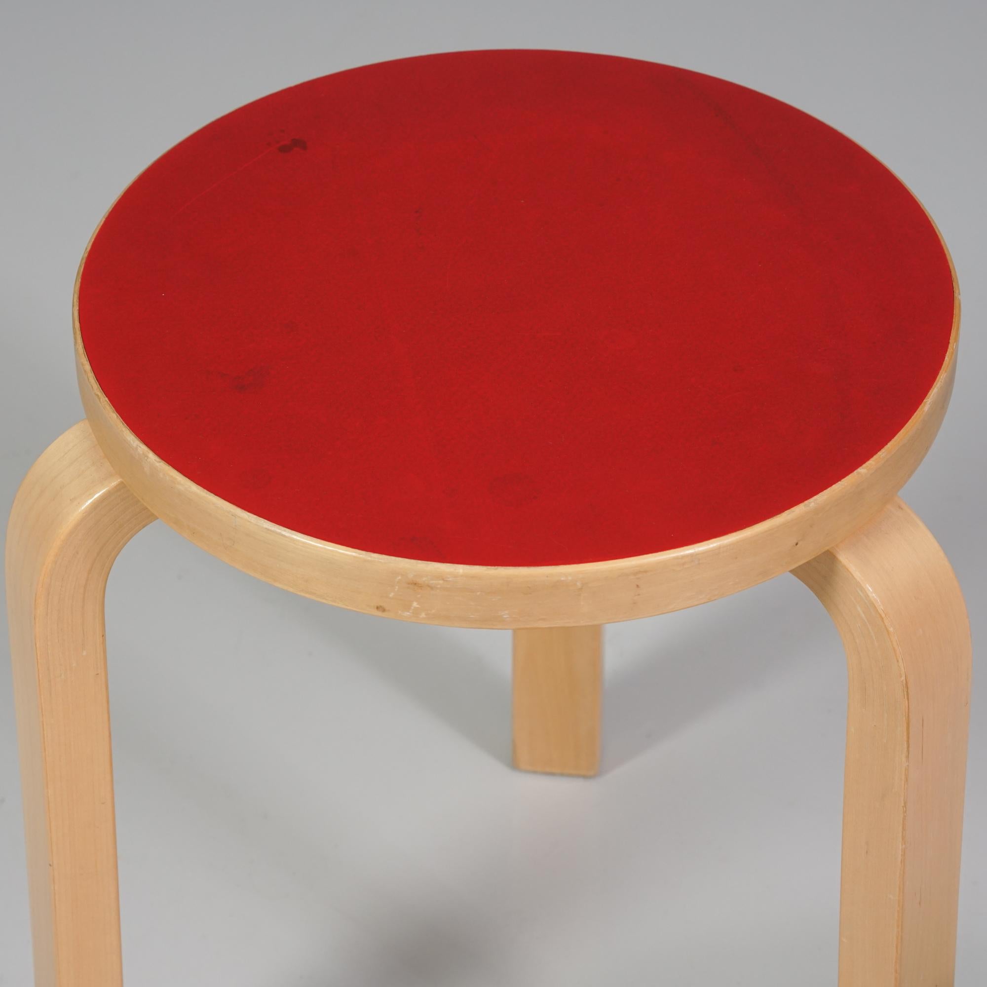 Pair of Model 60 Stools, Alvar Aalto, Artek, 1960s In Good Condition For Sale In Helsinki, Uusimaa