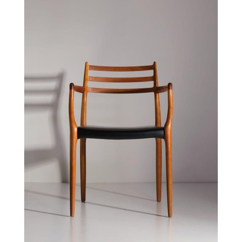 Paire de fauteuils 'Model 62' de Niels Otto Møller pour I.L.A., vers les années 1960, en acajou, cerisier et cuir.
  