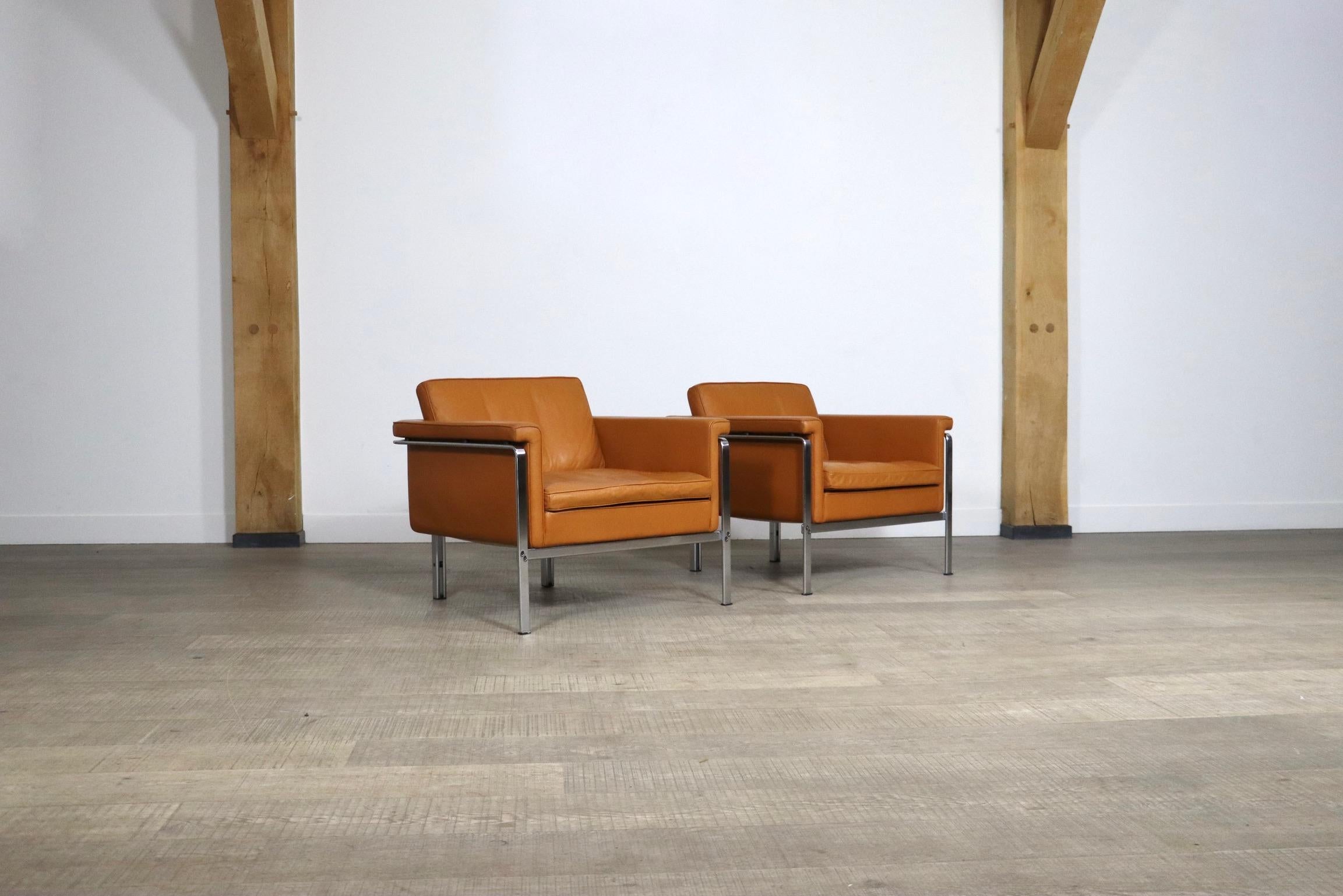 Nice pair of model 6912 lounge chairs in cognac leather by Horst Brüning for Kill International, 1967.

The minimalistic design features a nice chrome frame with curved corners and solid construction. The luxurious combination of the smooth cognac