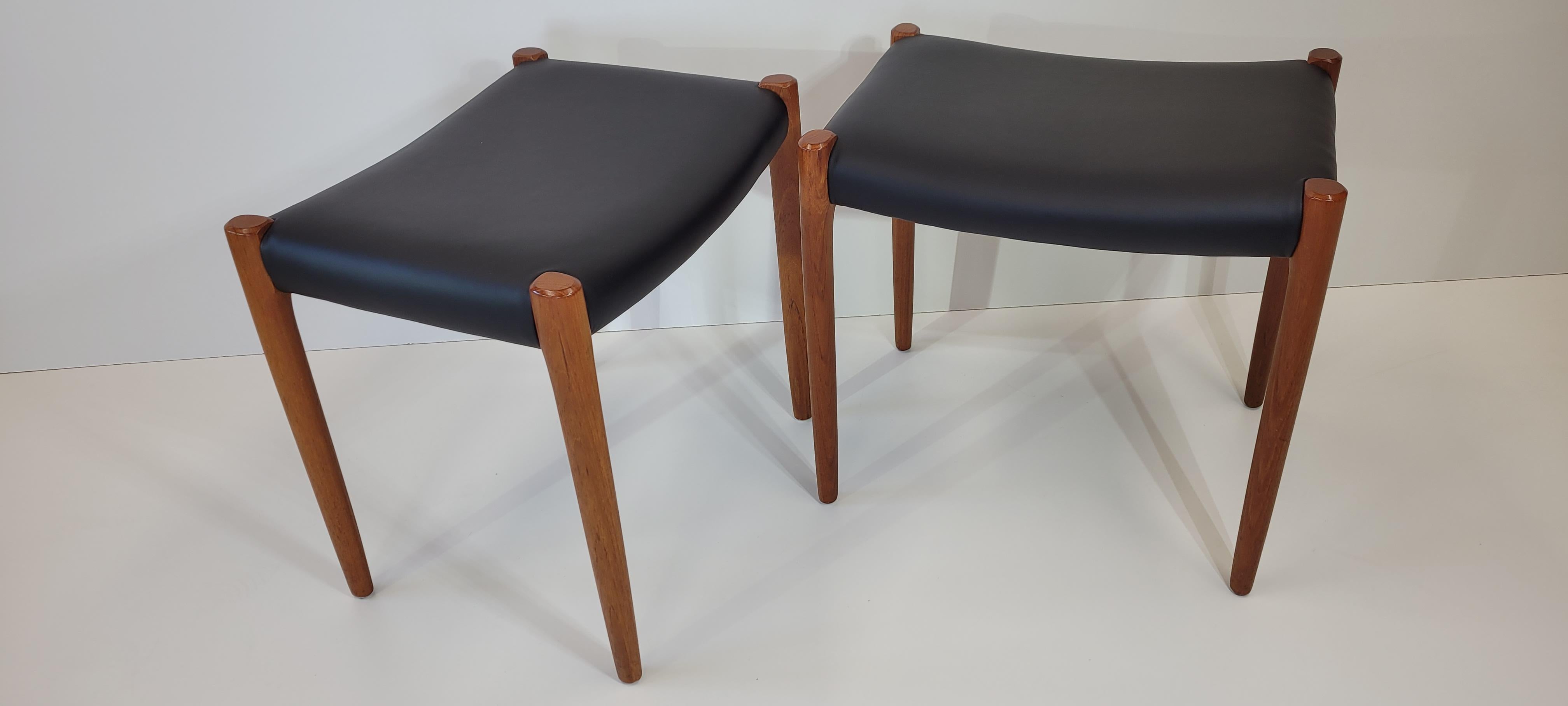 20th Century Pair of Model 80A Stool in Teak with Black Leather Seat by Niels Otto Møller