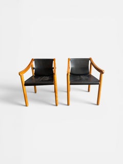 Ein Paar Sessel des Modells 905 von Vico Magistretti für Cassina, Italien, 1970er Jahre