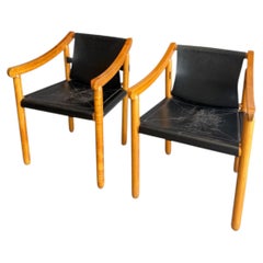 Ein Paar Sessel des Modells 905 von Vico Magistretti für Cassina, Italien, 1970er Jahre