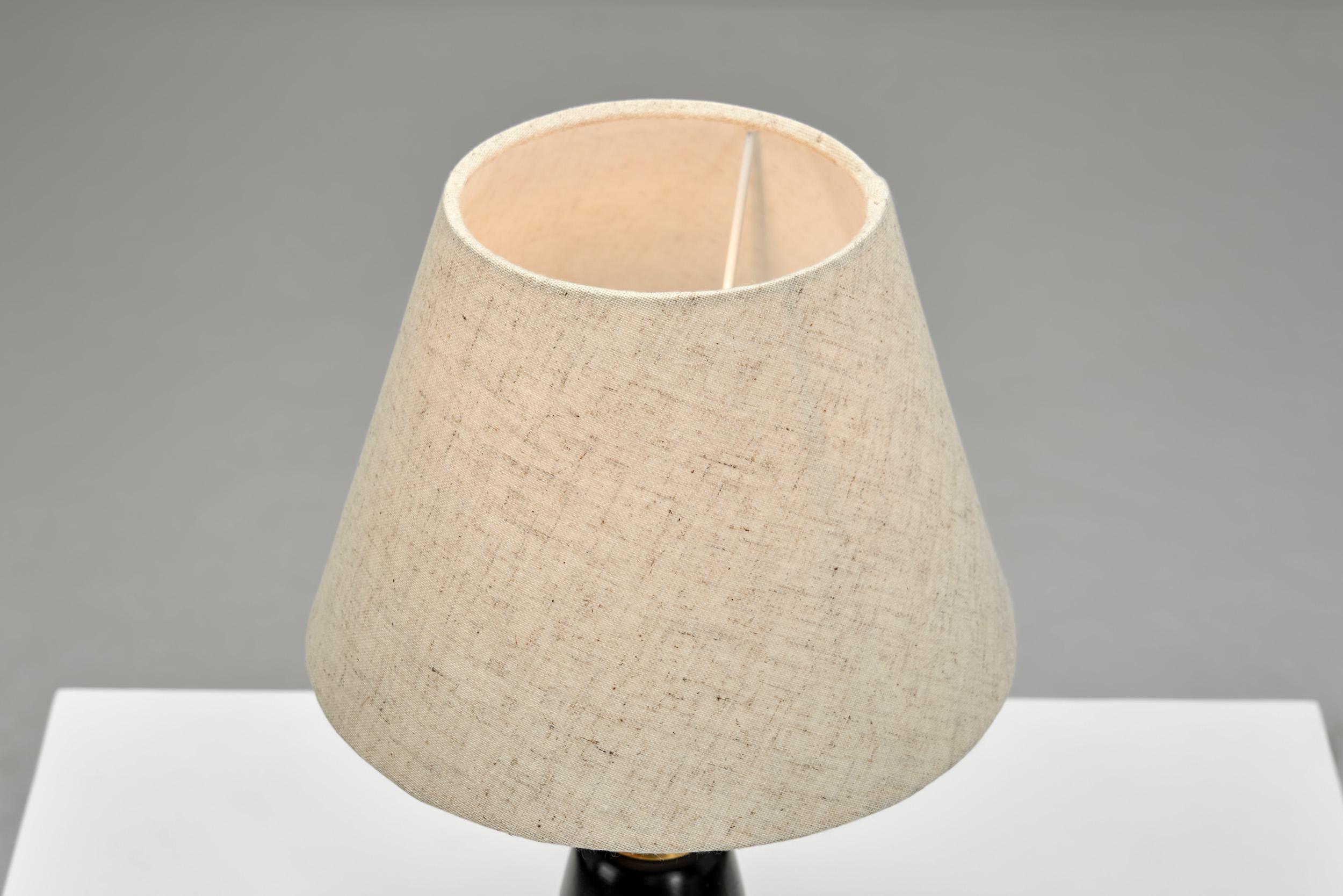 Coppia di lampade da tavolo modello 'E1291' di ASEA, Svezia, 1950 ca. in vendita 3