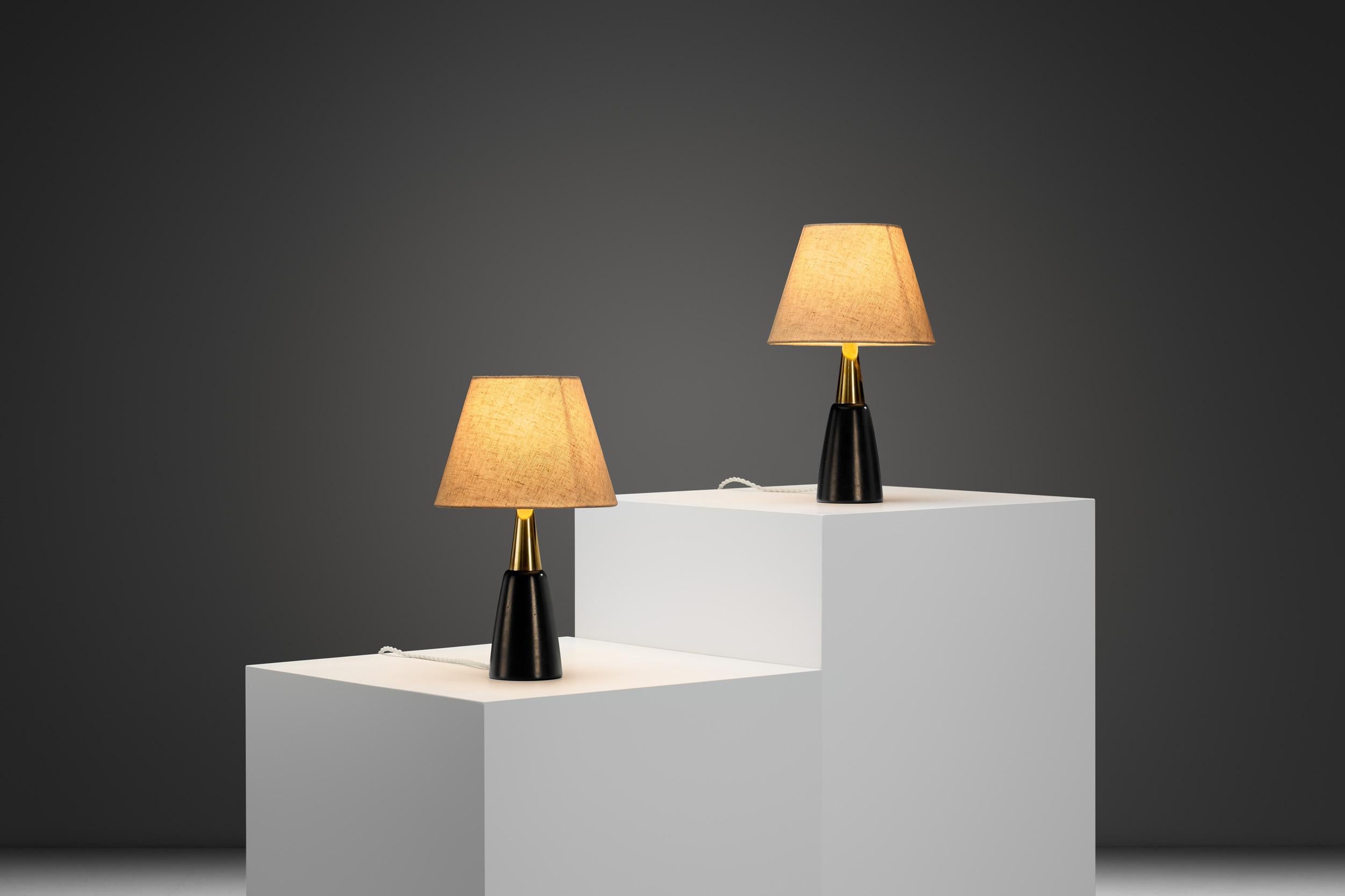 Metà XX secolo Coppia di lampade da tavolo modello 'E1291' di ASEA, Svezia, 1950 ca. in vendita