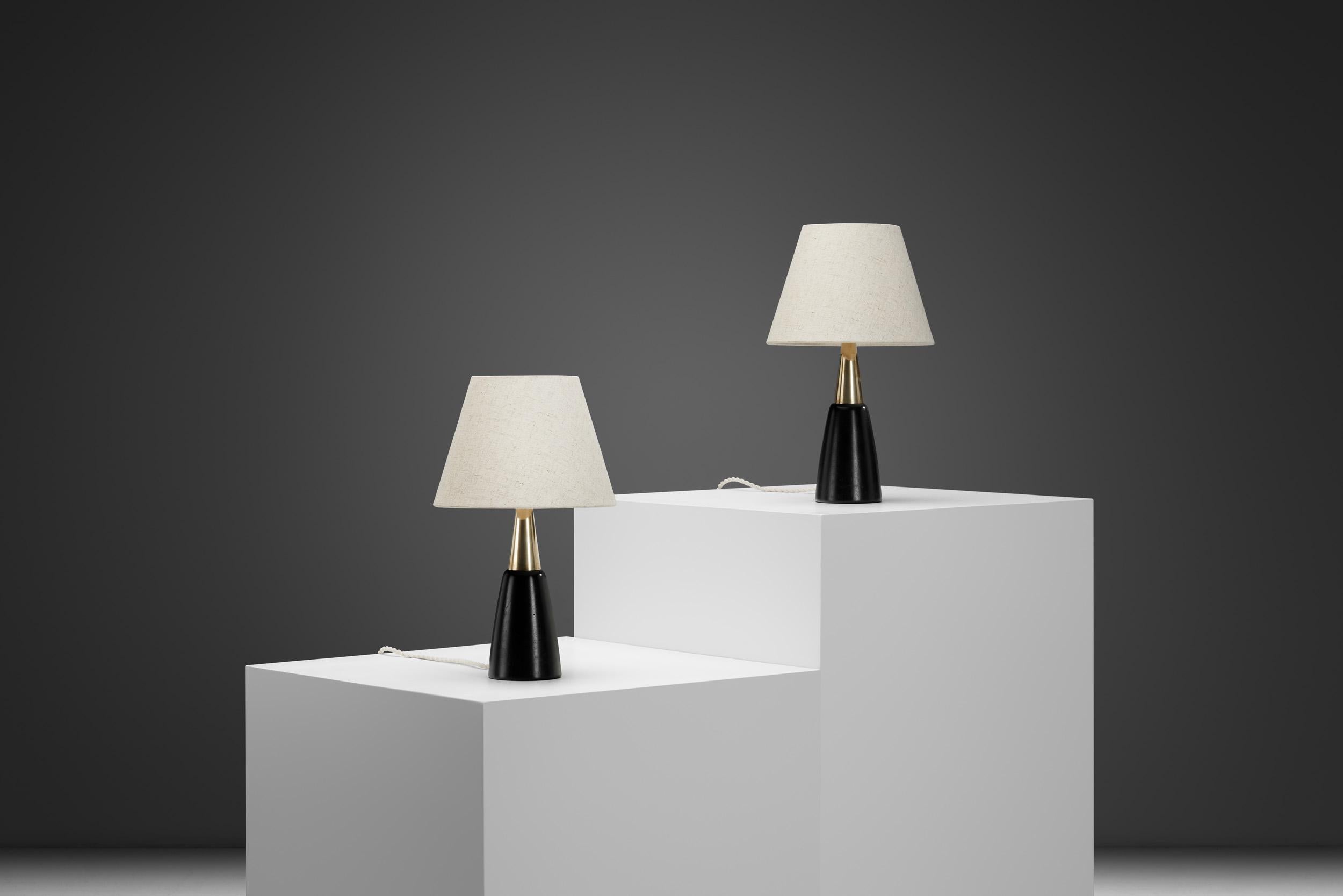 Ottone Coppia di lampade da tavolo modello 'E1291' di ASEA, Svezia, 1950 ca. in vendita