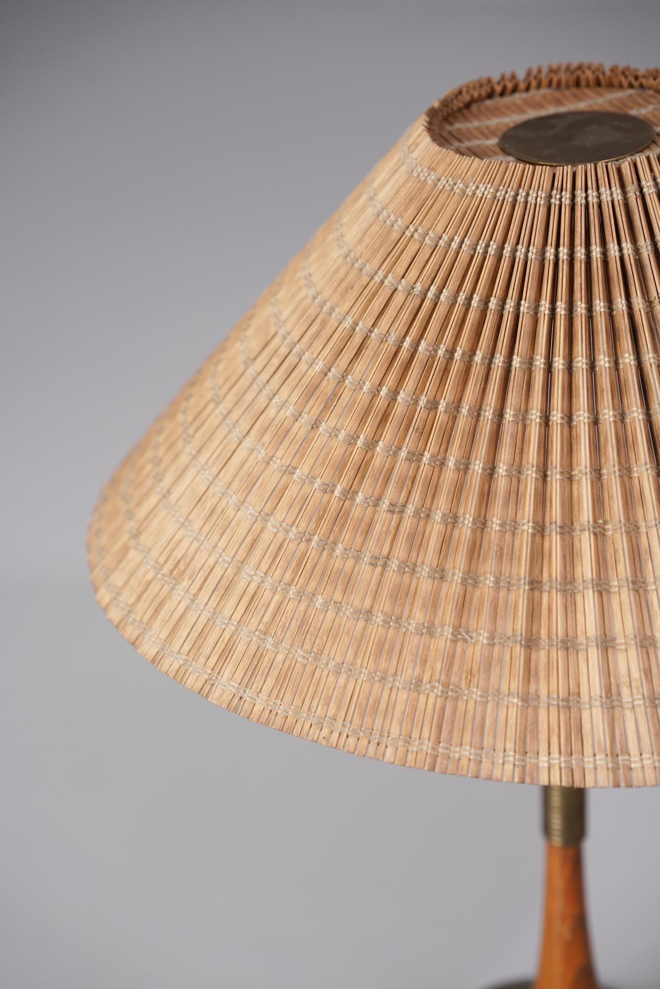 Finlandais Paire de lampes de table Model No 47, Itsu, milieu du XXe siècle en vente