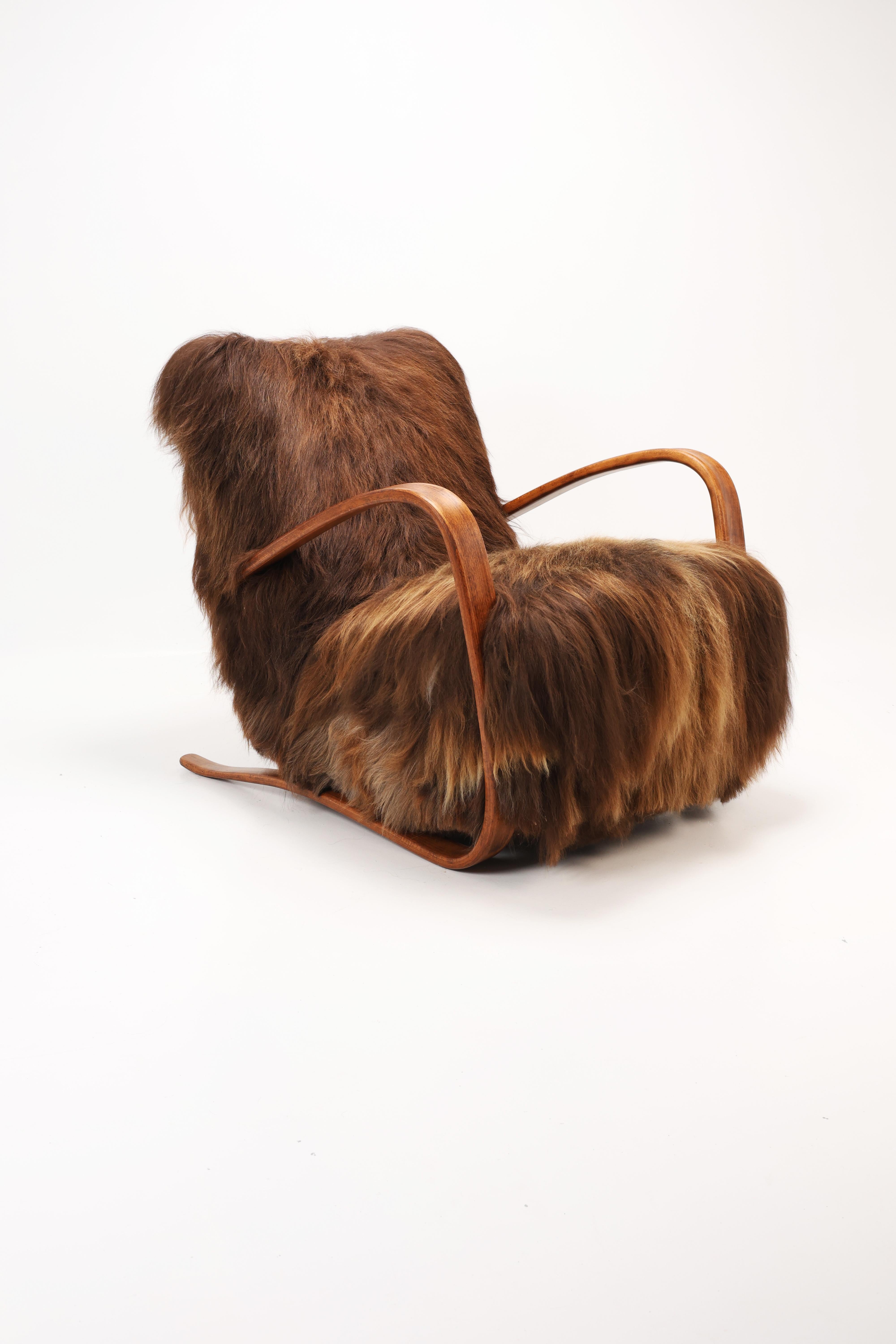 Coppia di poltrone modello H-269 di Jindřich Halabala in lana di pecora islandese in vendita 3