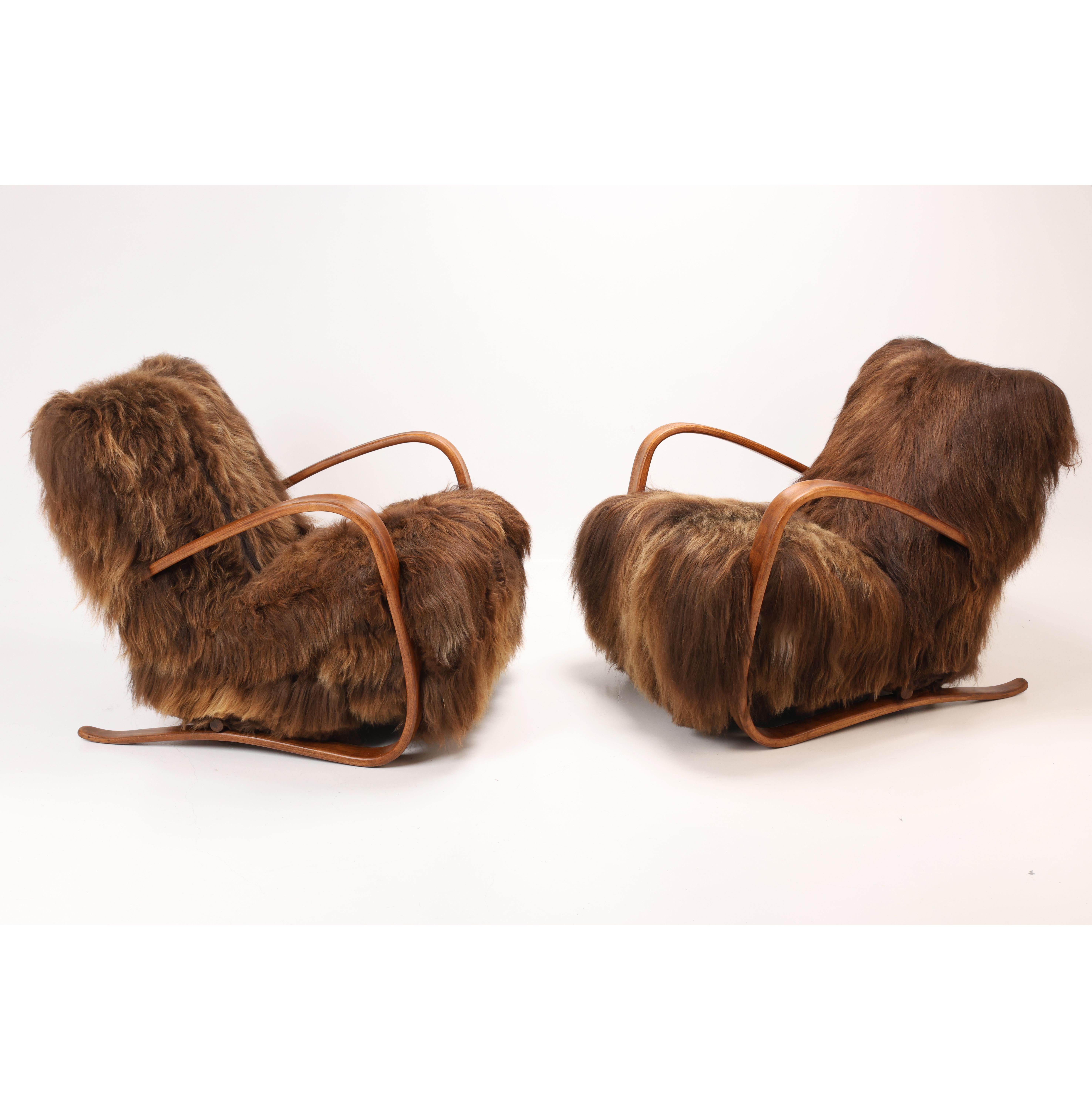 Coppia di poltrone Modello H-269 di Jindřich Halabala

Un'eccezionale e rara coppia di poltrone originali Model H. 269, disegnate dal leggendario modernista ceco Jindřich Halabala e prodotte da UP Závody in Cecoslovacchia negli anni '30 circa.