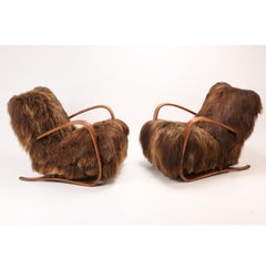 Paire de fauteuils Model H-269 de Jindřich Halabala en laine de mouton islandaise