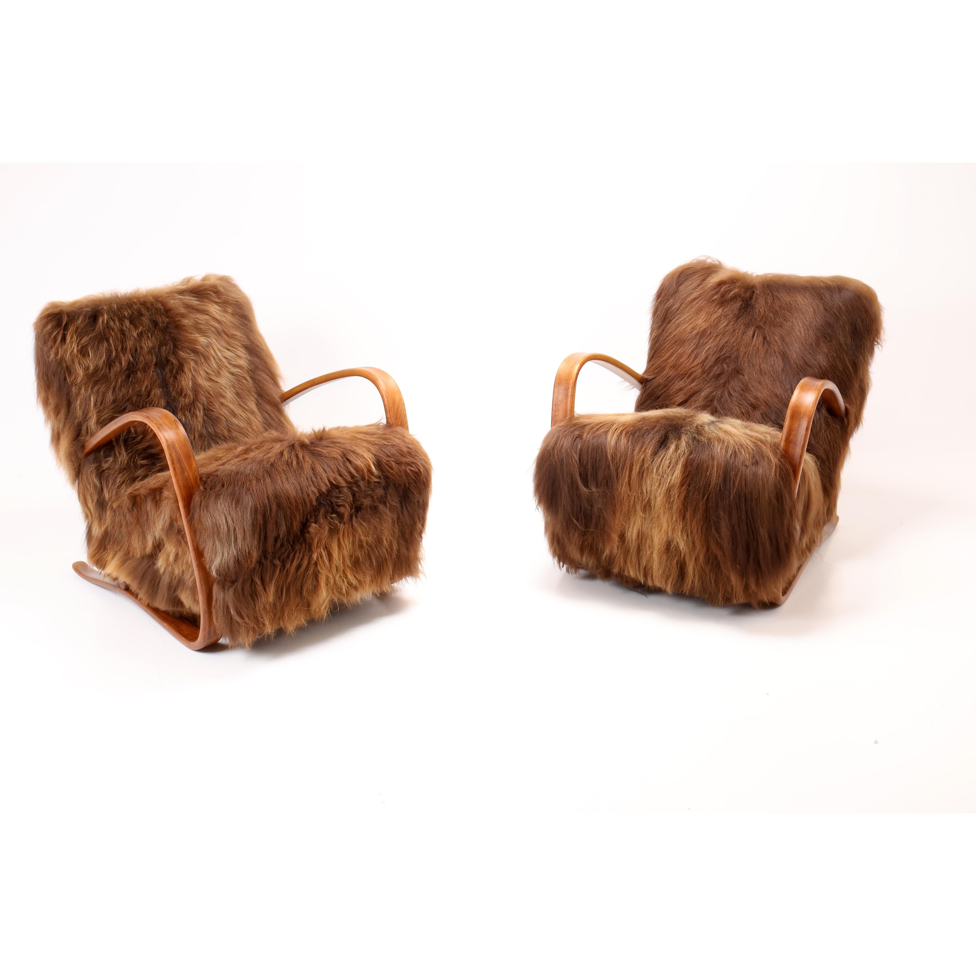 Coppia di poltrone modello H-269 di Jindřich Halabala in lana di pecora islandese in vendita 12