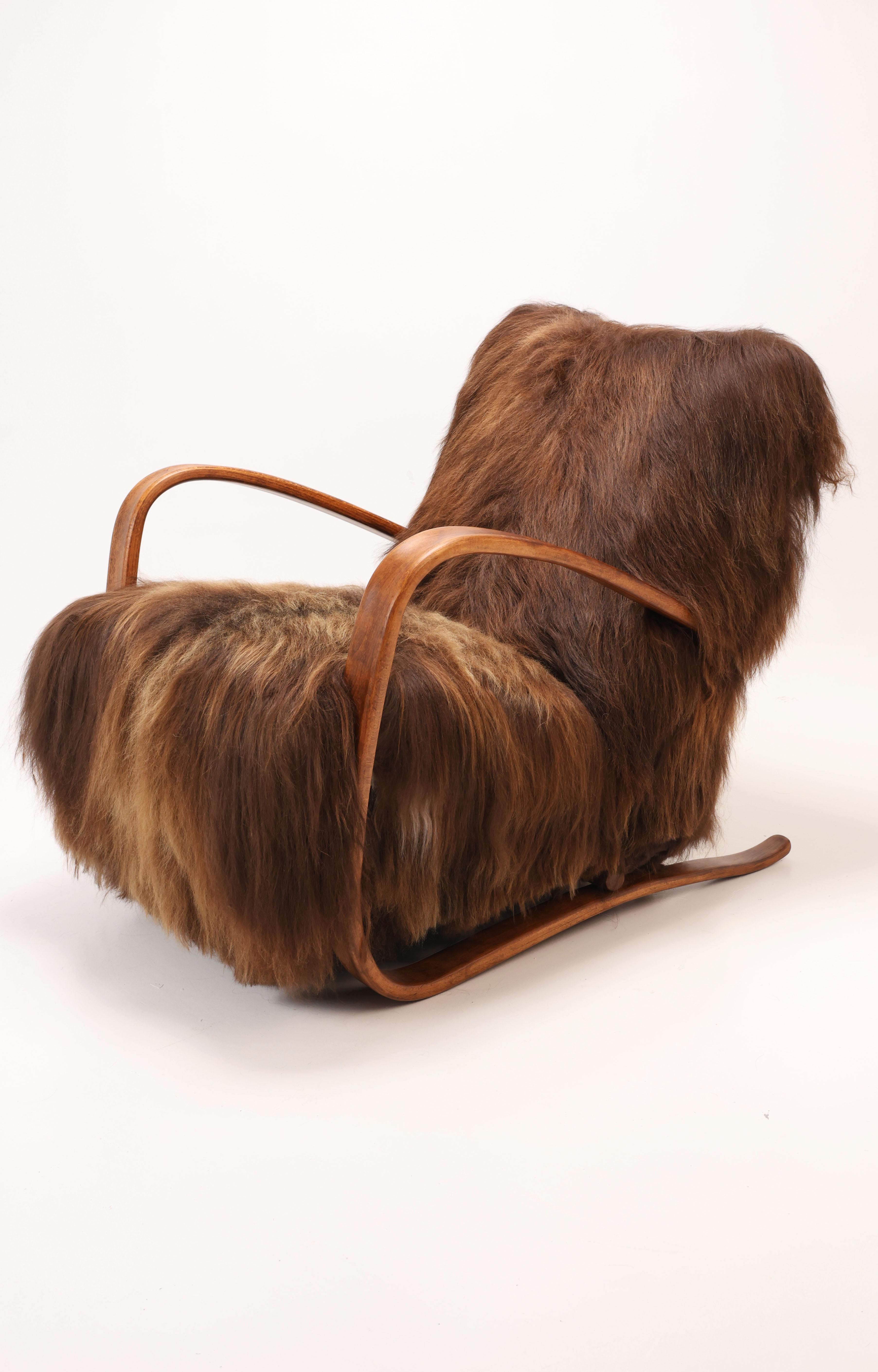 Coppia di poltrone modello H-269 di Jindřich Halabala in lana di pecora islandese In condizioni buone in vendita a Stahnsdorf, DE