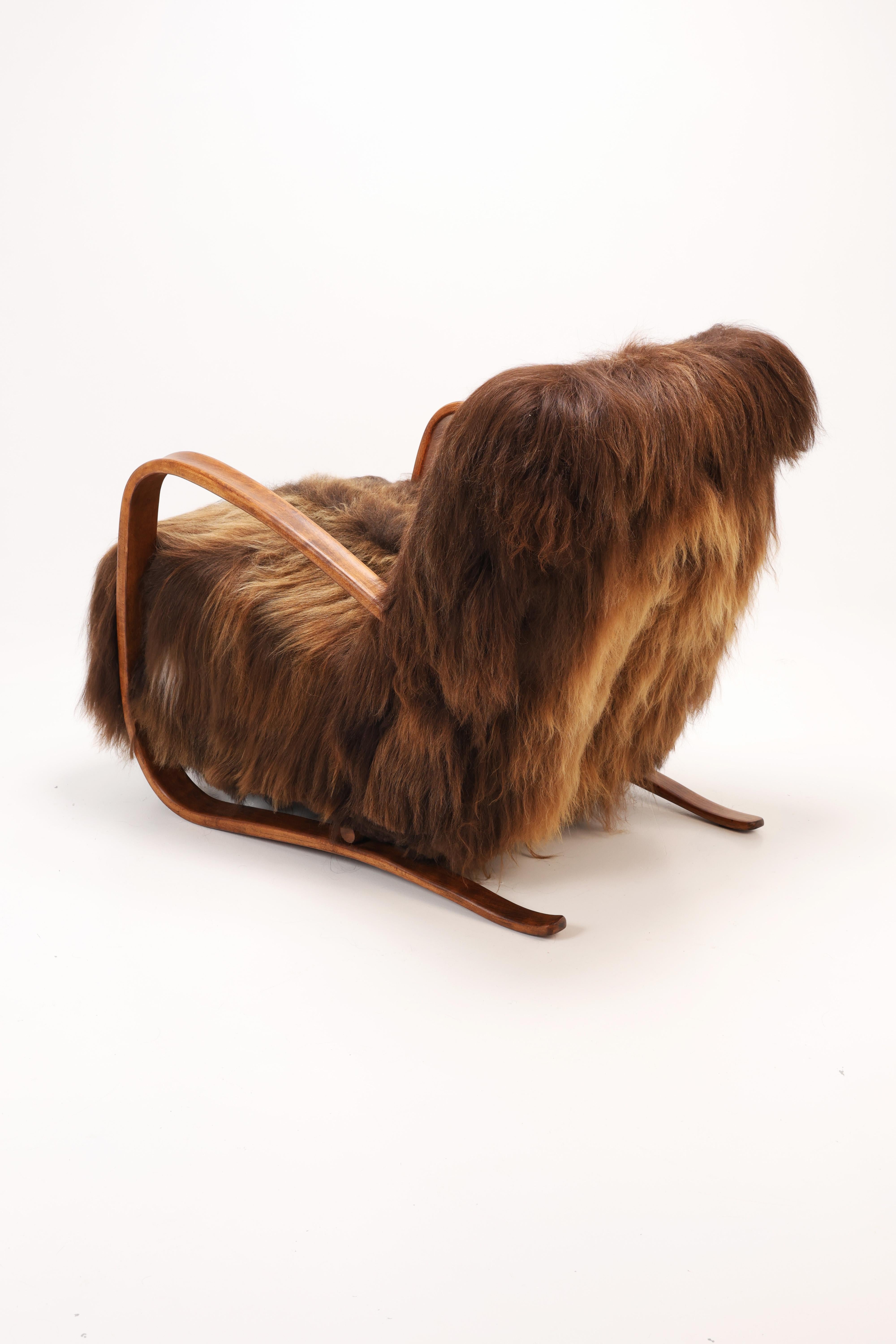 Lana Coppia di poltrone modello H-269 di Jindřich Halabala in lana di pecora islandese in vendita