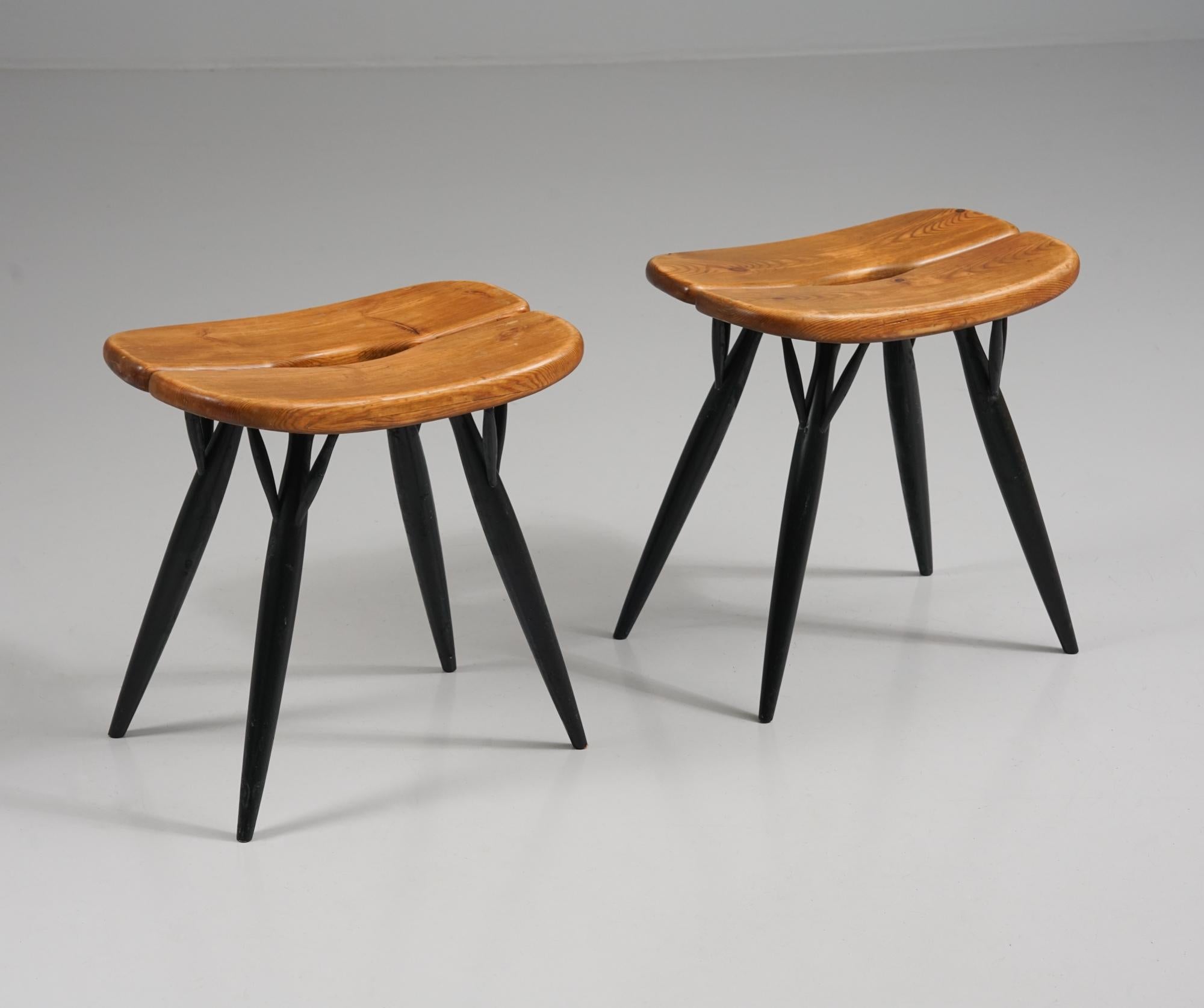 Scandinave moderne Paire de tabourets Model No Noovaara, Ilmari Tapiovaara, Laukaan Puu, Finlande, années 1950 en vente
