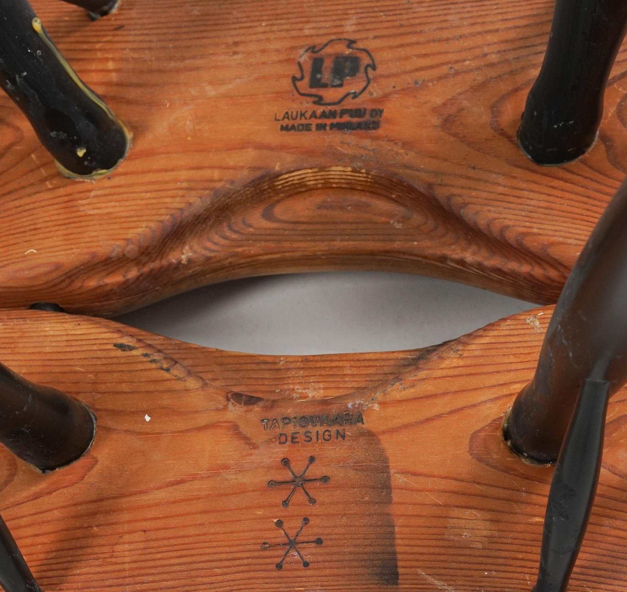 Milieu du XXe siècle Paire de tabourets Model No Noovaara, Ilmari Tapiovaara, Laukaan Puu, Finlande, années 1950 en vente