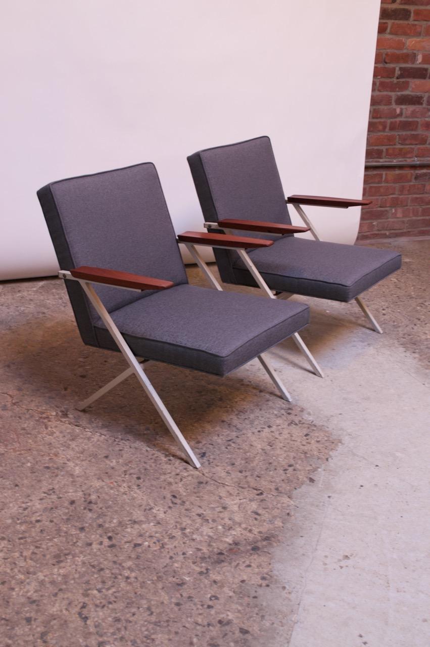 Lacquered Pair of Model R-83 Armchairs by Ladislav Rado for Knoll & Drake For Sale