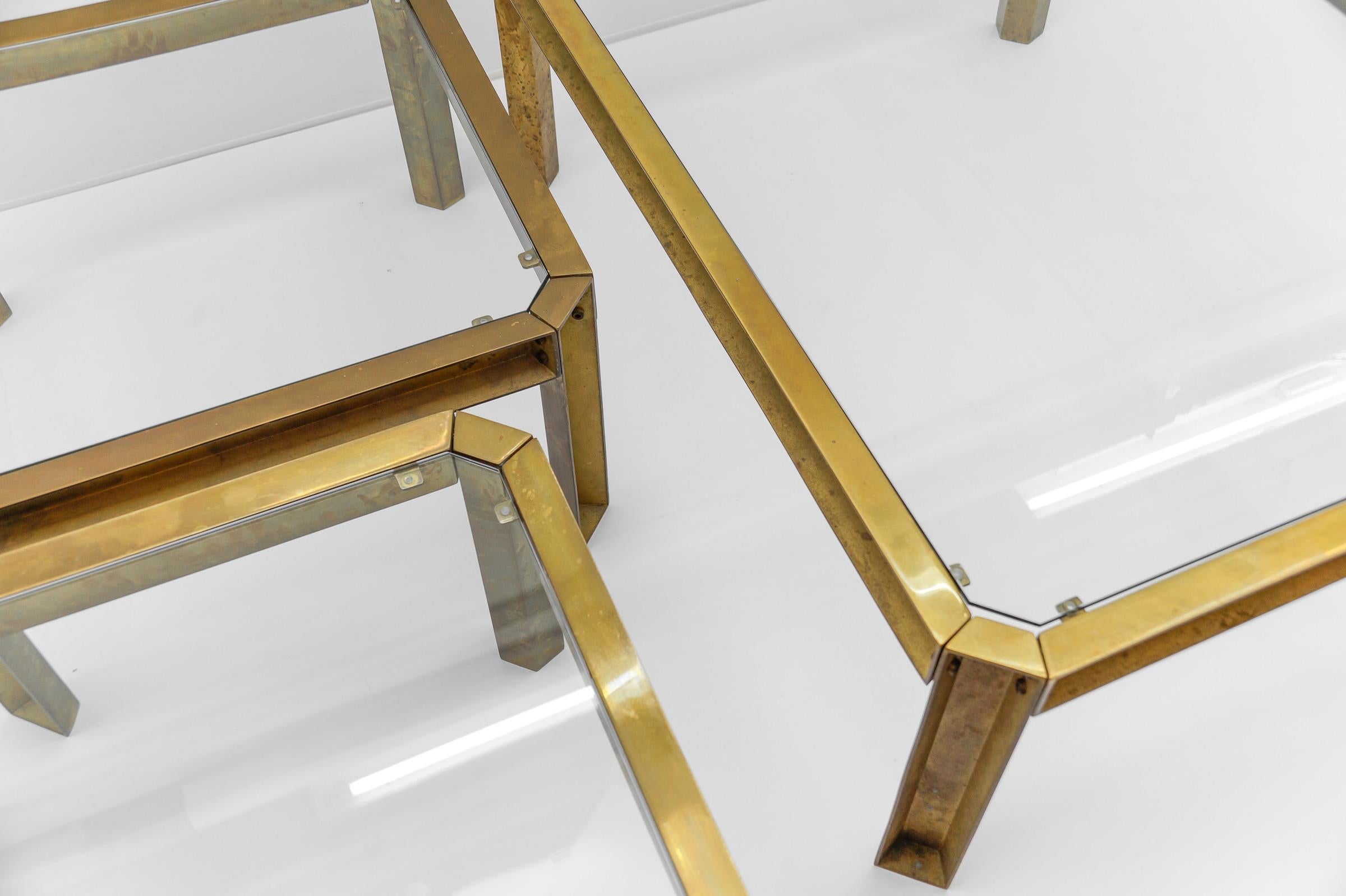 Paire de tables d'appoint ou de tables basses modèle T09 en laiton et verre par Peter Ghyczy, 1970 en vente 10