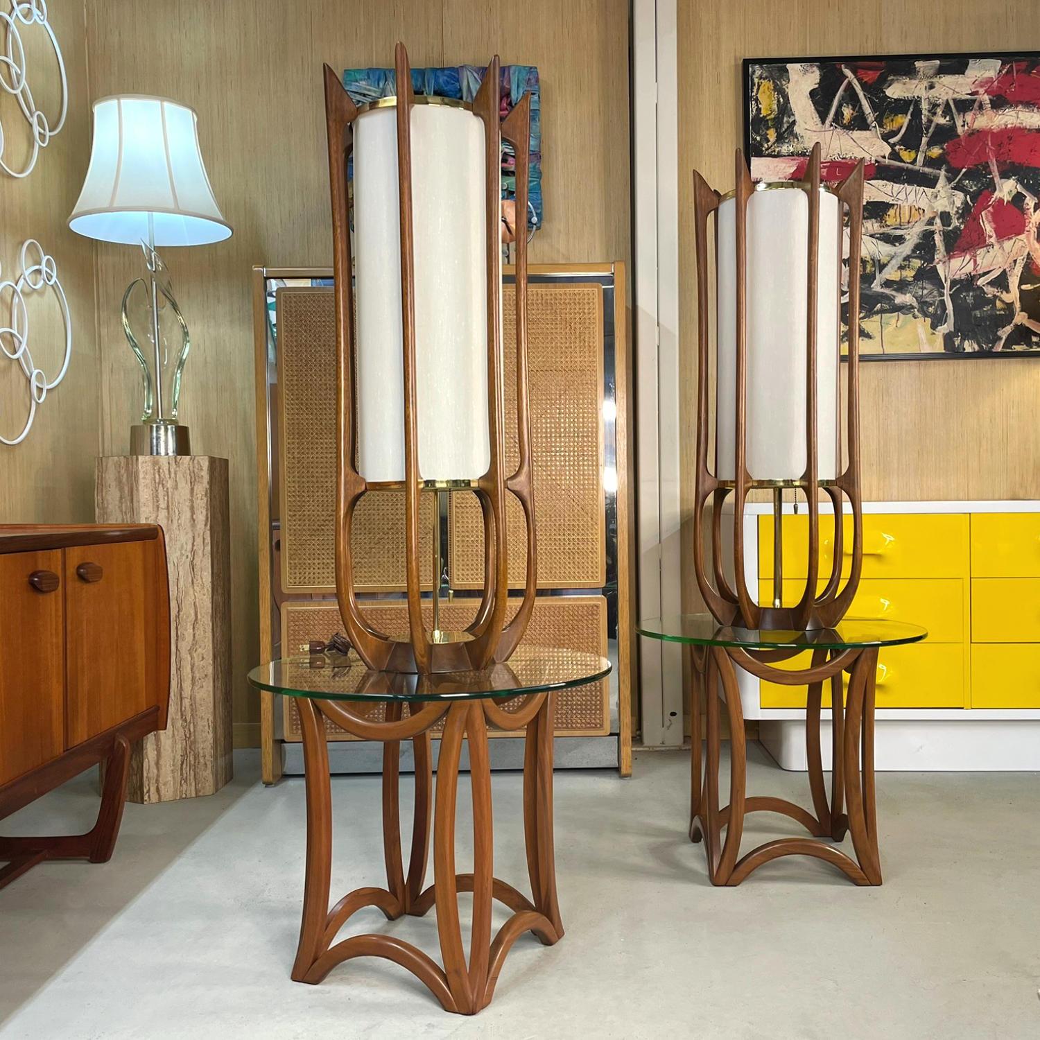 Mid-Century Modern Pair of Modeline Model 635 Cylinder Shaped Sculptured Walnut Table Lamps