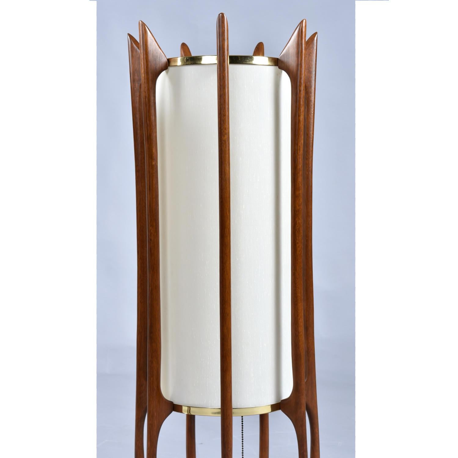 Pair of Modeline Model 635 Cylinder Shaped Sculptured Walnut Table Lamps In Excellent Condition In Chattanooga, TN