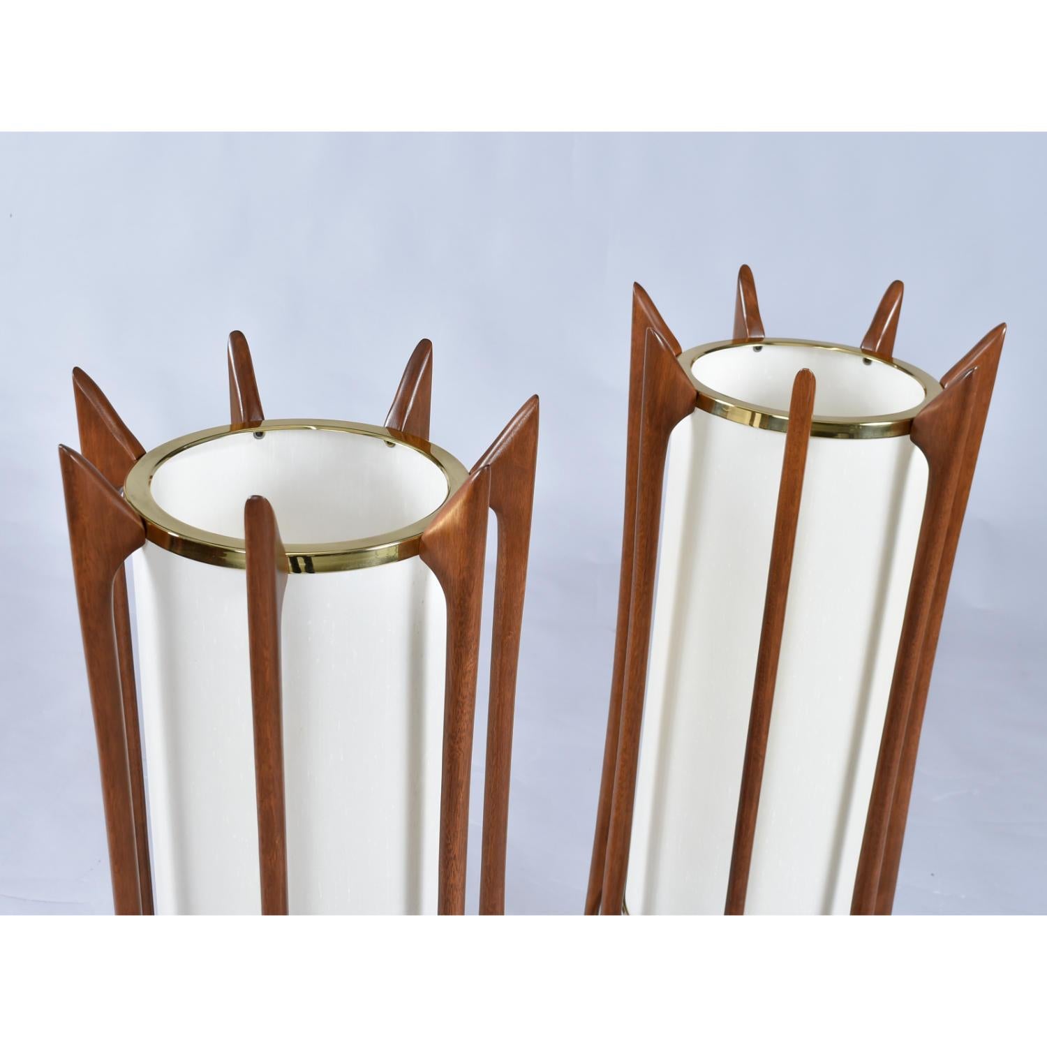 Mid-20th Century Pair of Modeline Model 635 Cylinder Shaped Sculptured Walnut Table Lamps