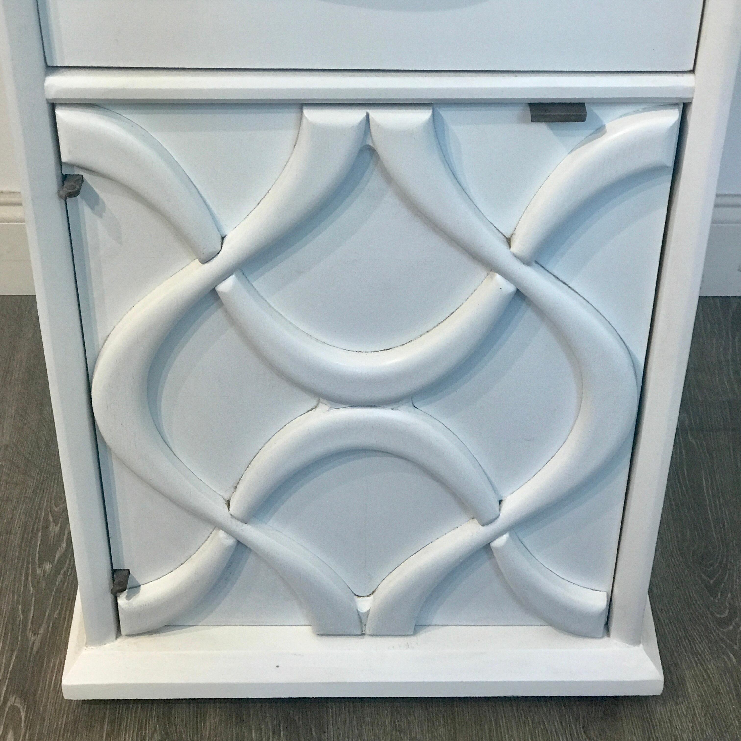 Metal Pair of Moderage Sculptural Parzinger White Lacquered King Size Nightstands For Sale