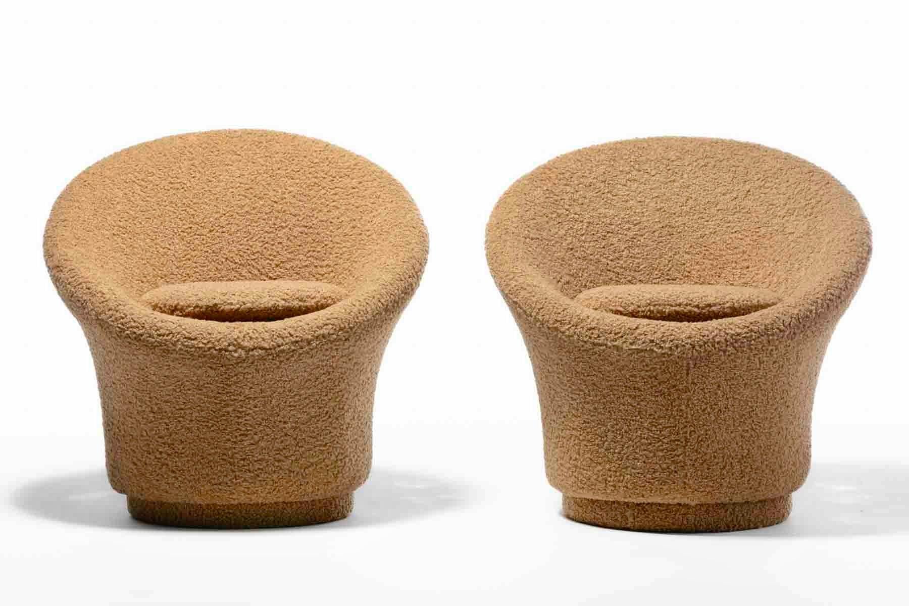La modernité française est à son comble avec ces chaises pivotantes champignon de style Pierre Paulin qui vous transportent immédiatement dans l'appartement parisien que vous avez loué il y a plusieurs dizaines d'années. Une silhouette aussi sexy
