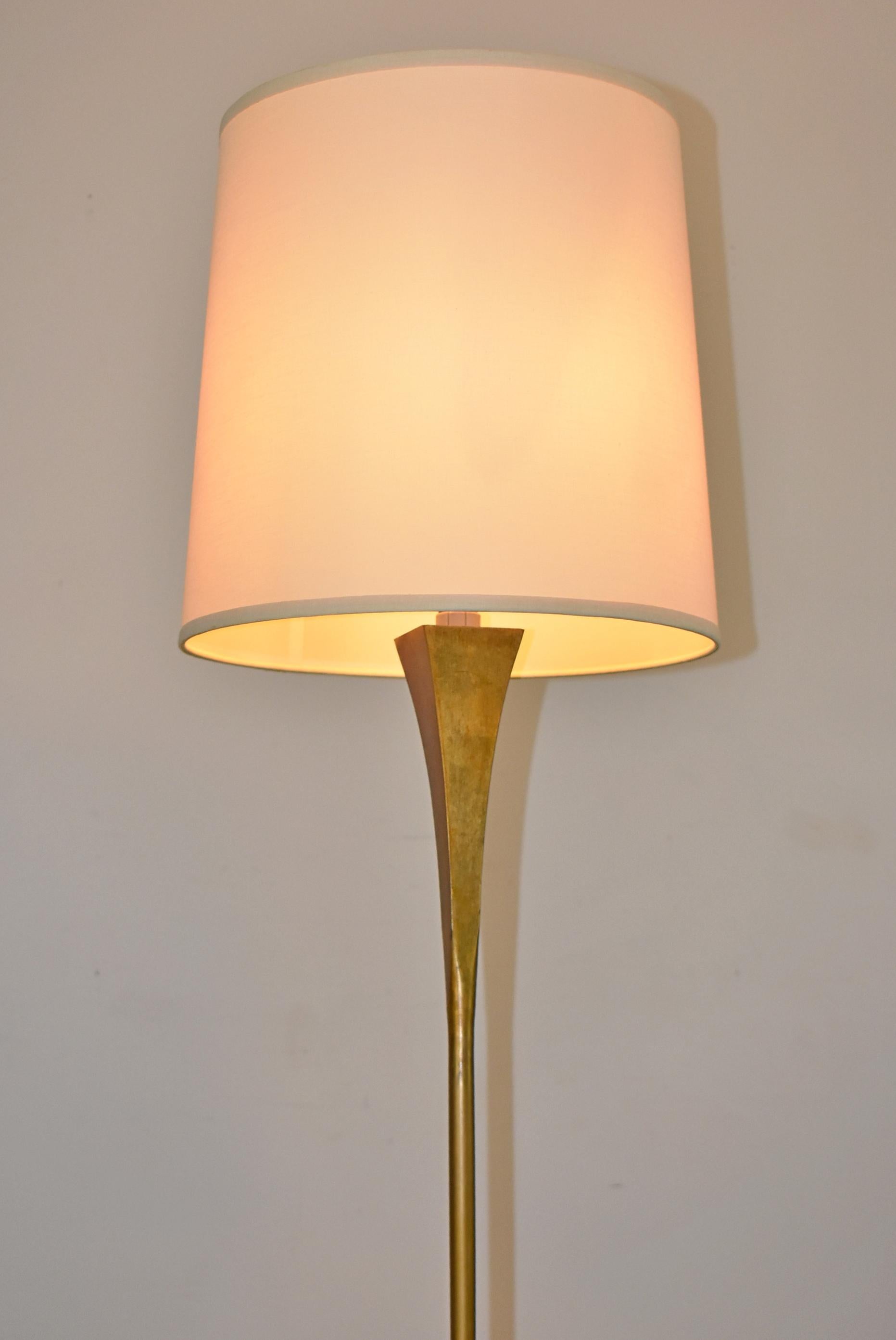 Moderne Stehlampen aus Messing von Tonello und Montagna Grillo, 62 Zoll, Paar im Zustand „Gut“ im Angebot in Toledo, OH
