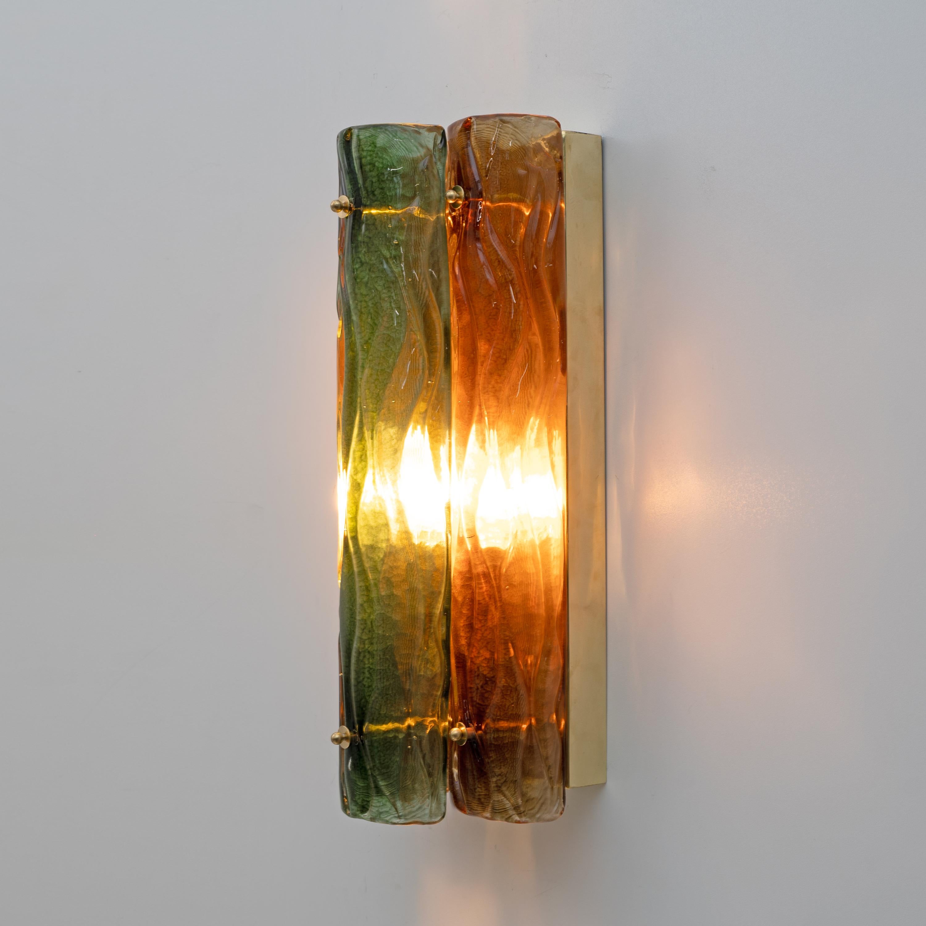 Coppia di lampade moderne in vetro di Murano ambra e verde e ottone In condizioni ottime in vendita a Puglia, Puglia