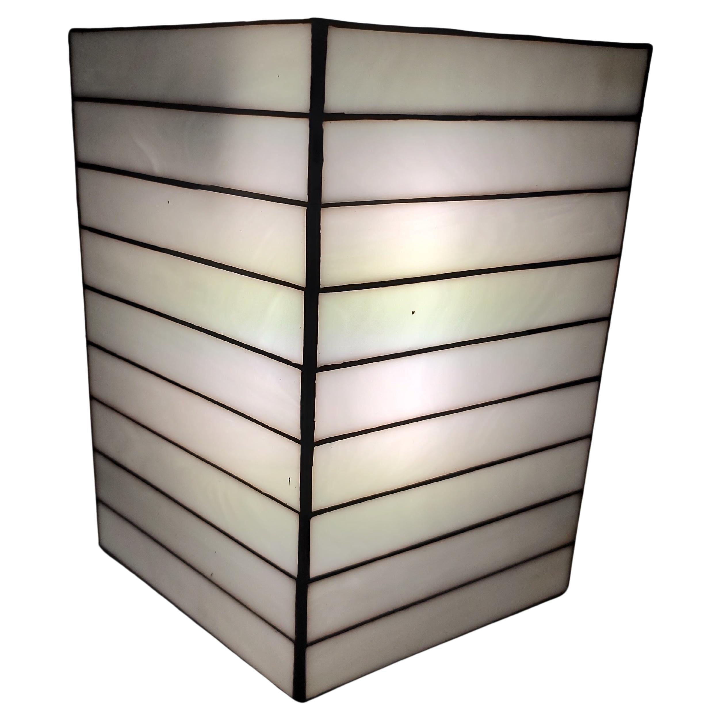 Américain Paire d'appliques architecturales modernes en verre dépoli par Lightolier en vente