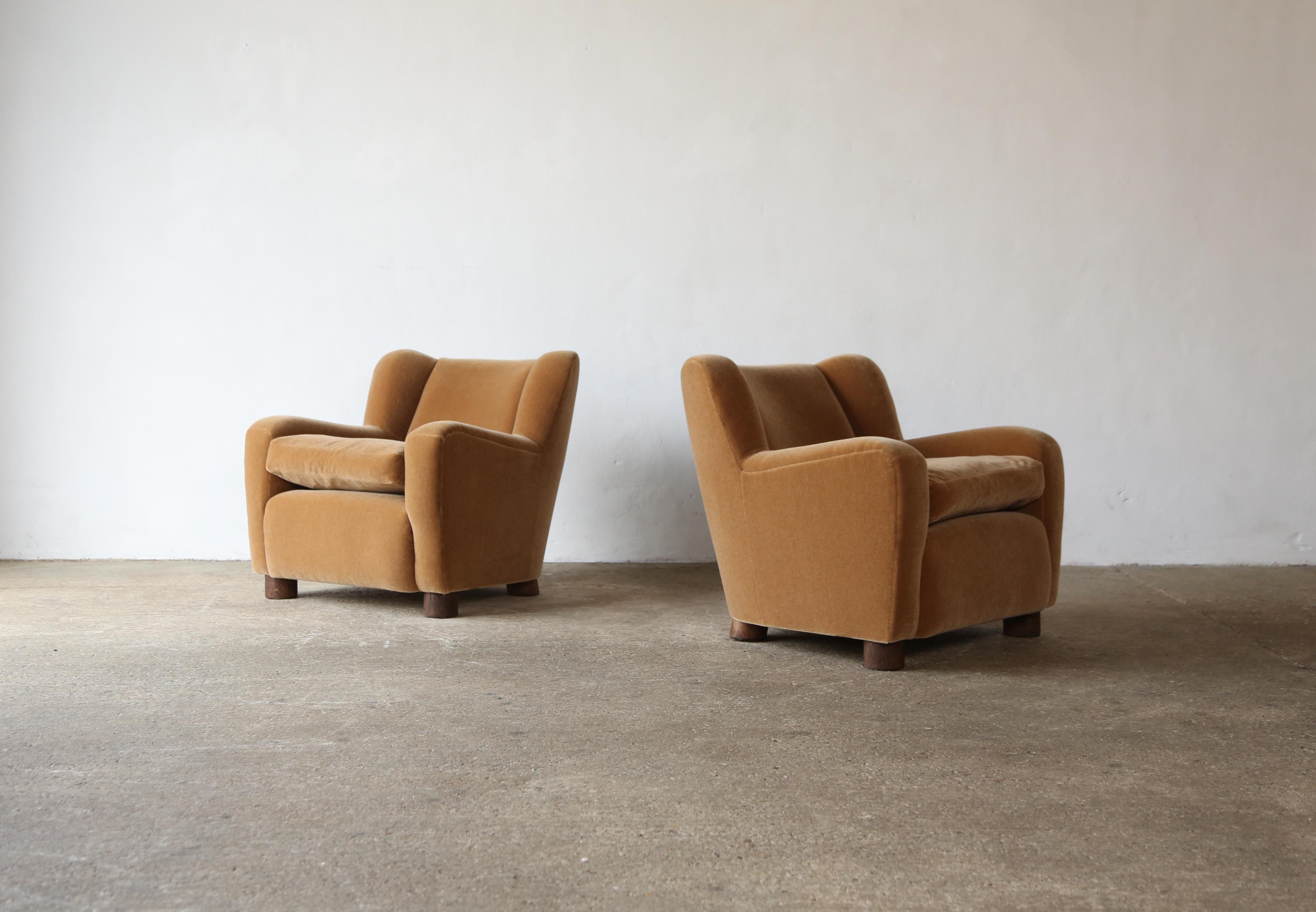 A super pair of modern armchairs, in the manner of Guglielmo Ulrich, newly upholstered in a rust / burnt orange pure Mohair fabric.   Quality handmade beech frames, traditional hand tied sprung seat, feather / fibre loose cushion and solid oak feet.