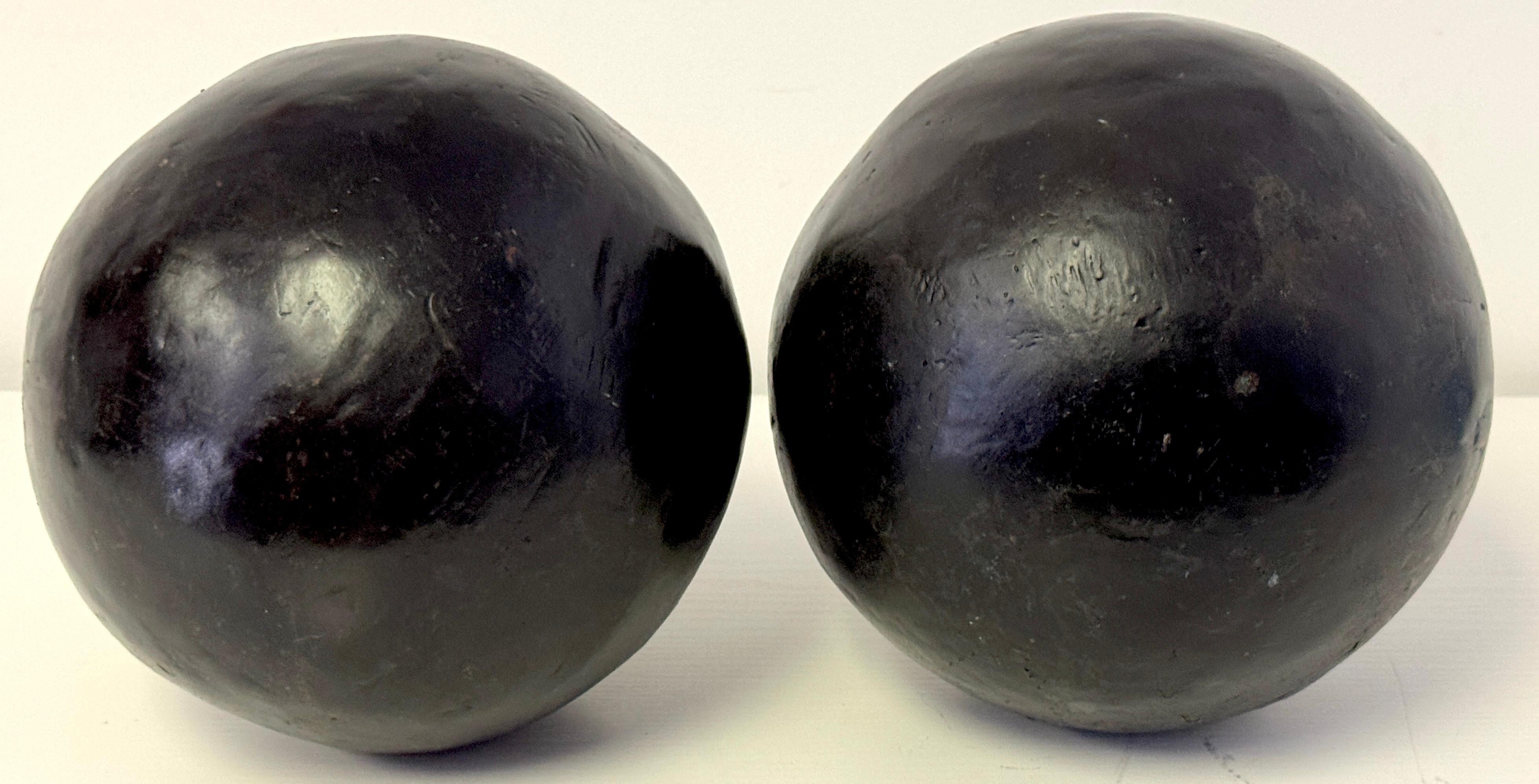 Paar moderne Bronze-Gartenkugeln/Sphären, Ende des 20. Jahrhunderts (Gegossen) im Angebot