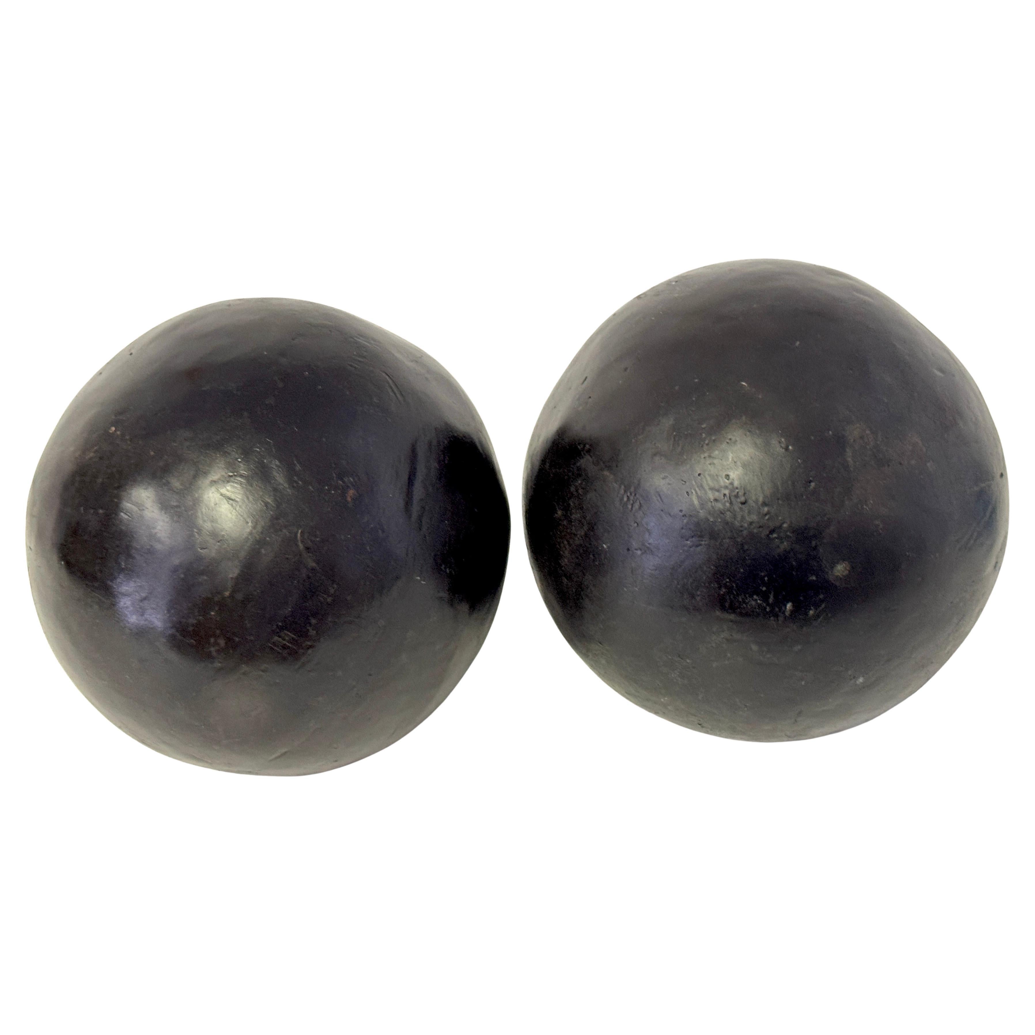 Paar moderne Bronze-Gartenkugeln/Sphären, Ende des 20. Jahrhunderts